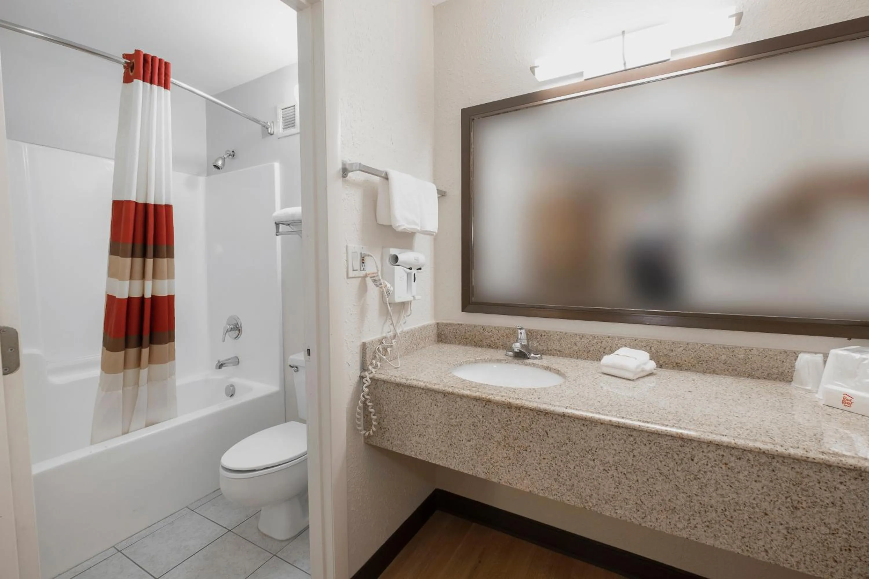 Bathroom in Red Roof Inn Bishopville