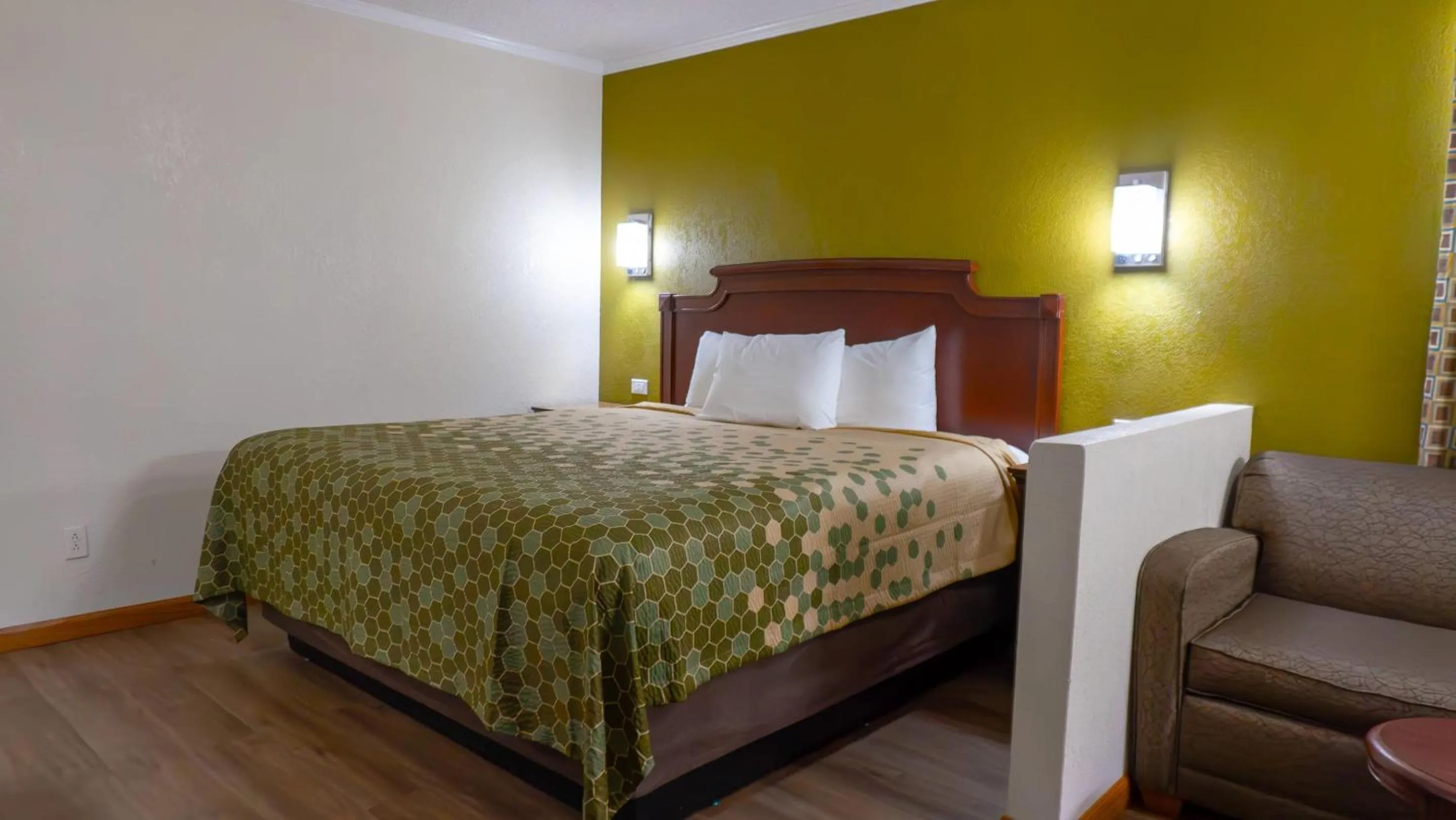 Bedroom, Bed in Rodeway Inn & Suites Fort Jackson