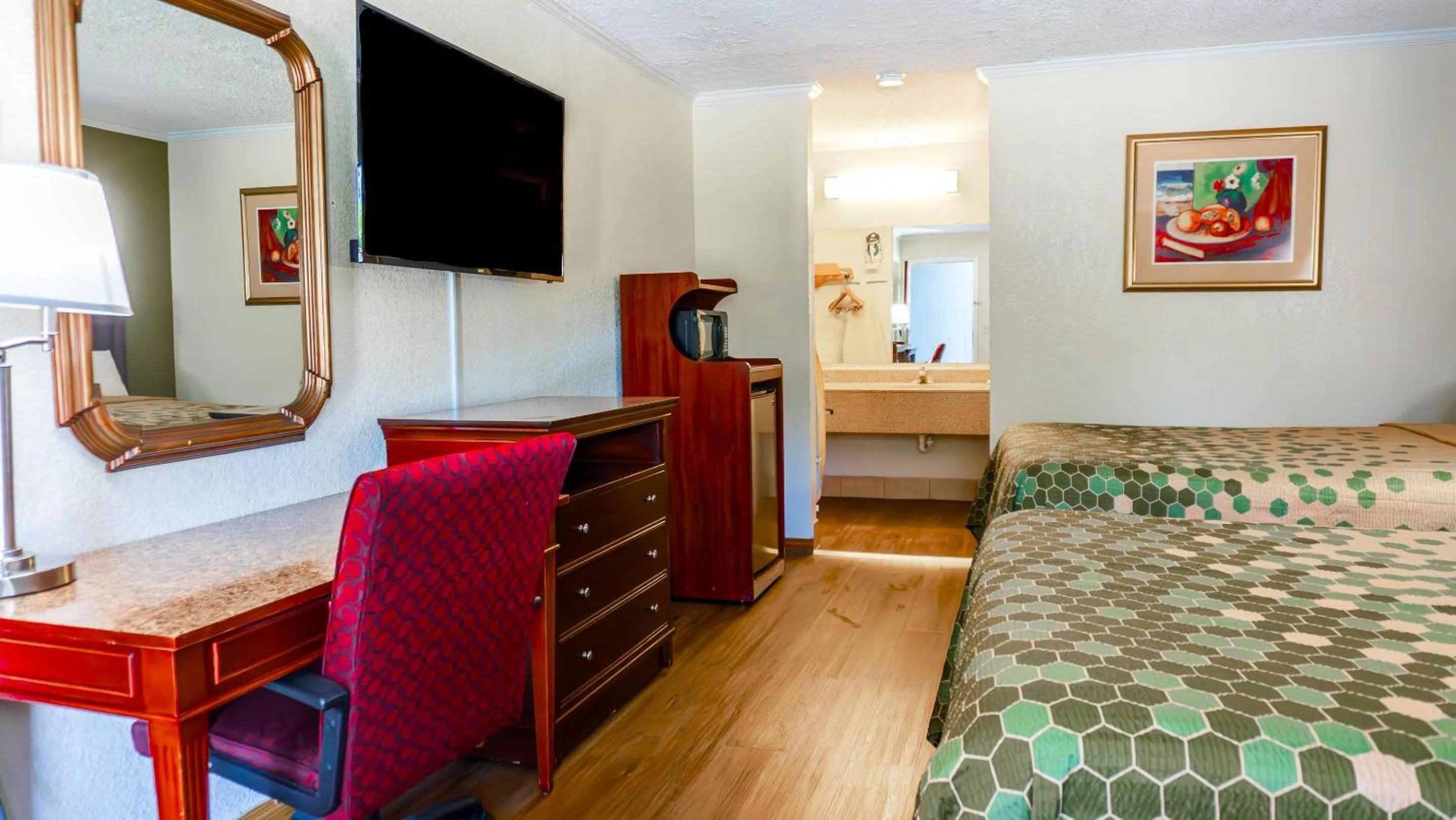 Bedroom, Bed in Rodeway Inn & Suites Fort Jackson