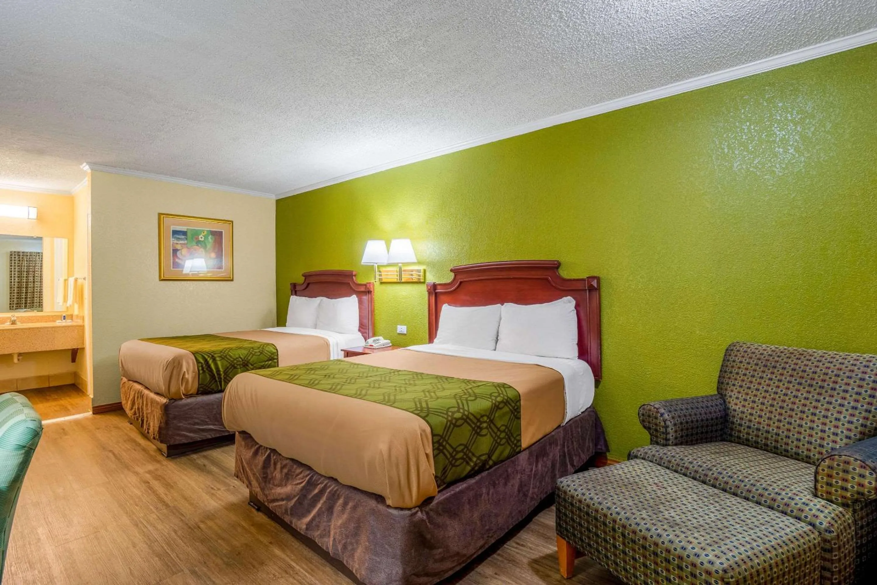 Bedroom, Bed in Rodeway Inn & Suites Fort Jackson