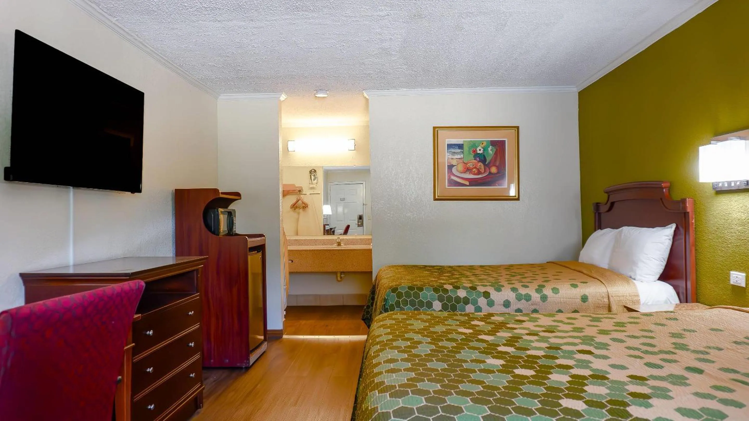 Bedroom, Bed in Rodeway Inn & Suites Fort Jackson