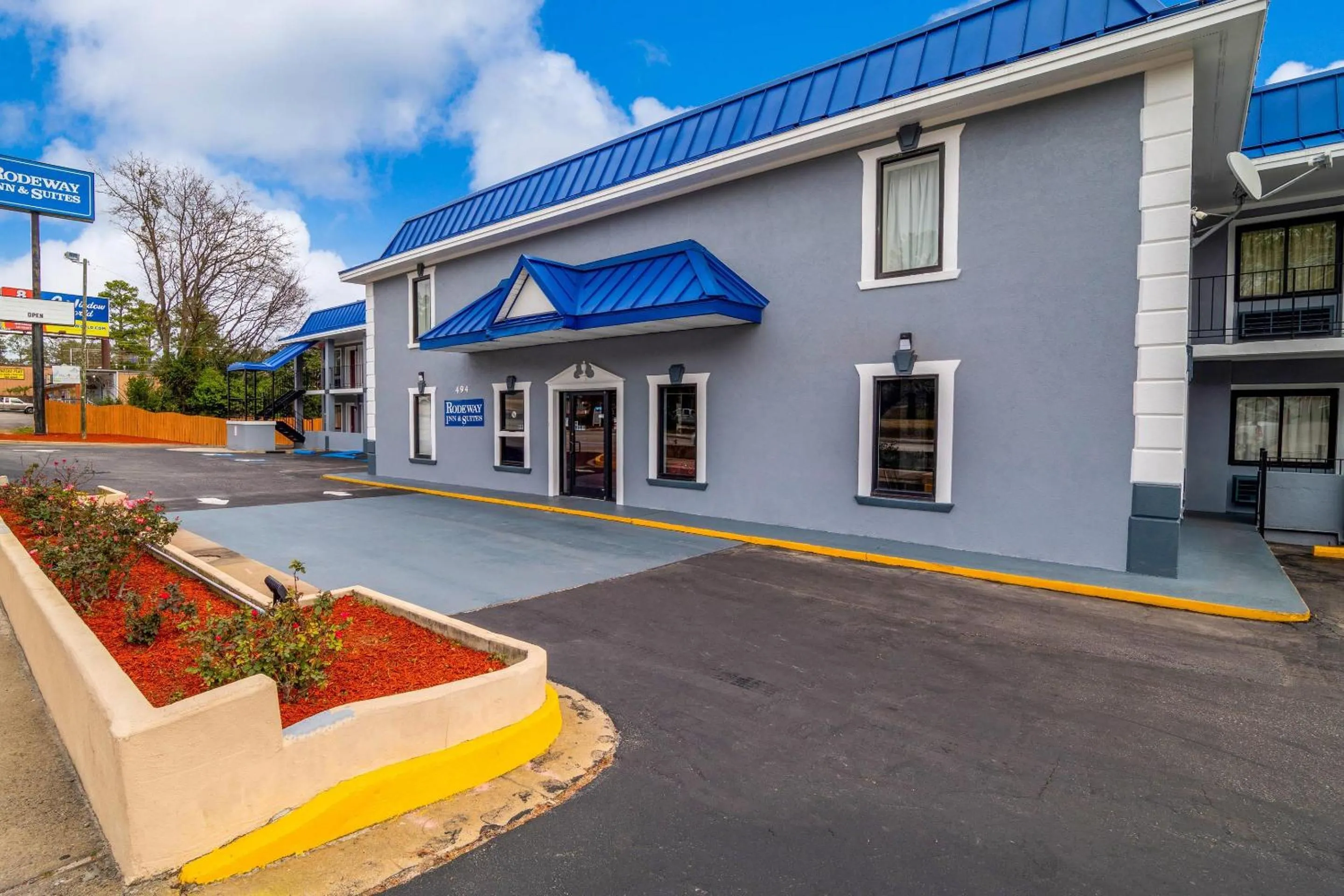 Property building in Rodeway Inn & Suites Fort Jackson