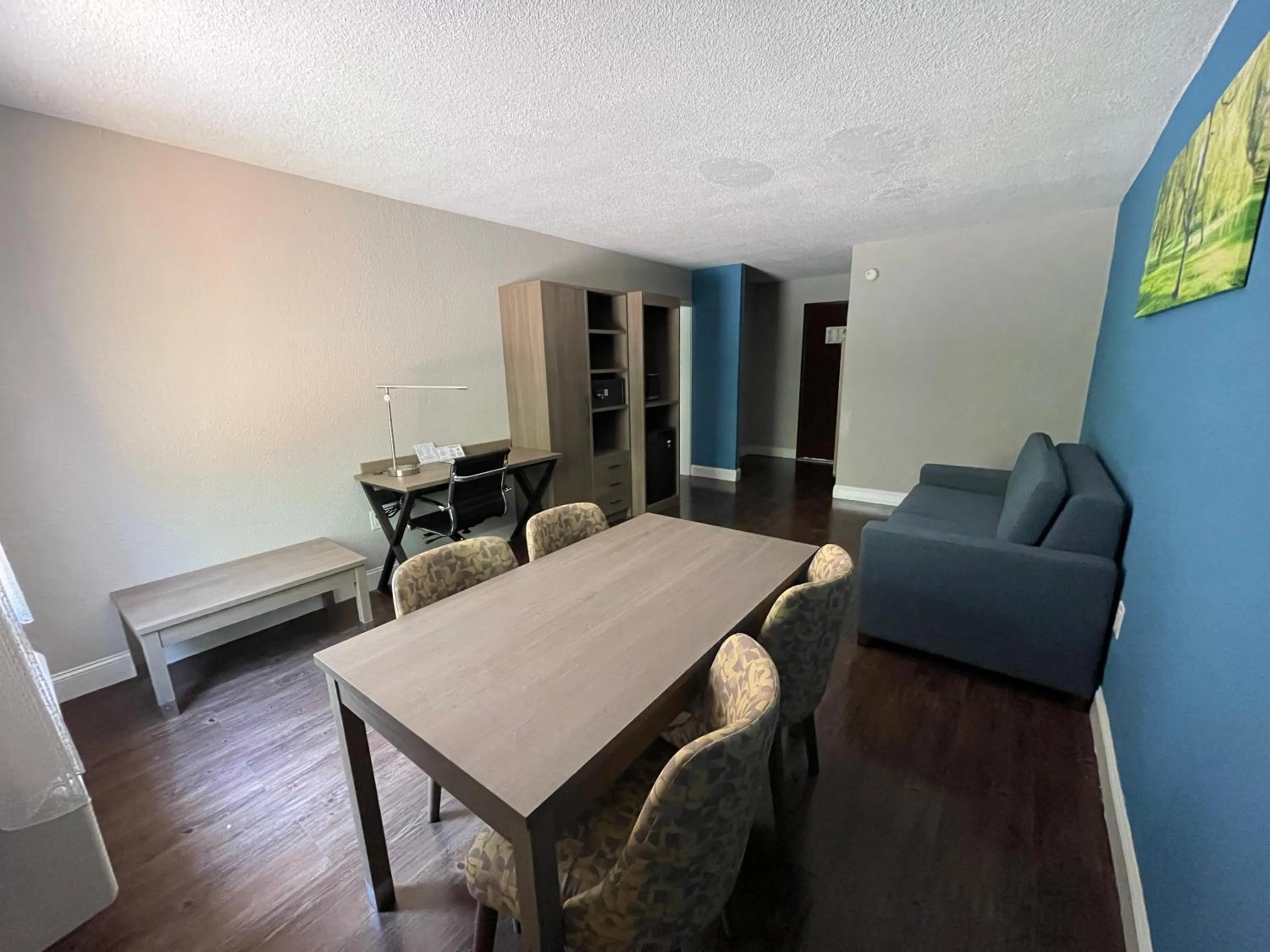 Dining area in Wingate By Wyndham Columbia Fort Jackson