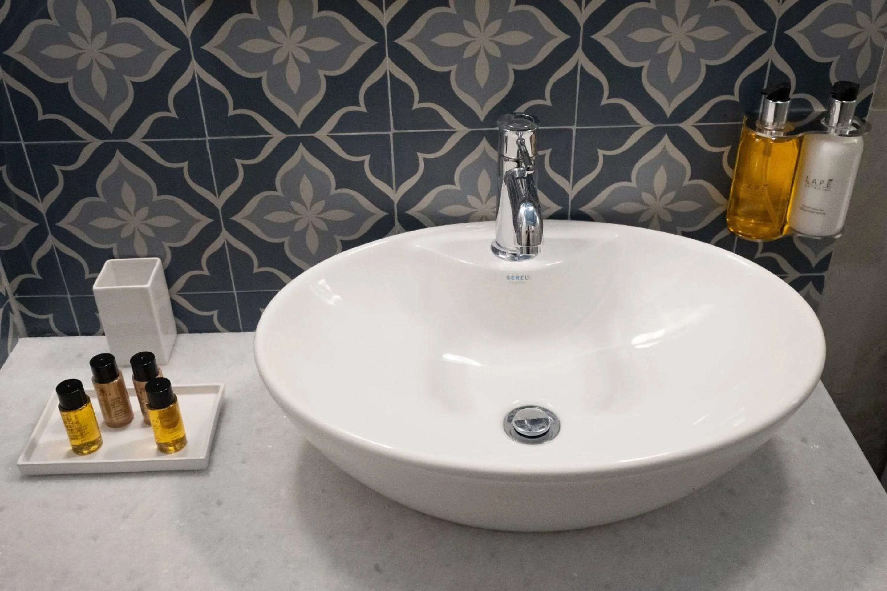 ATHENIAN YARD SUITES