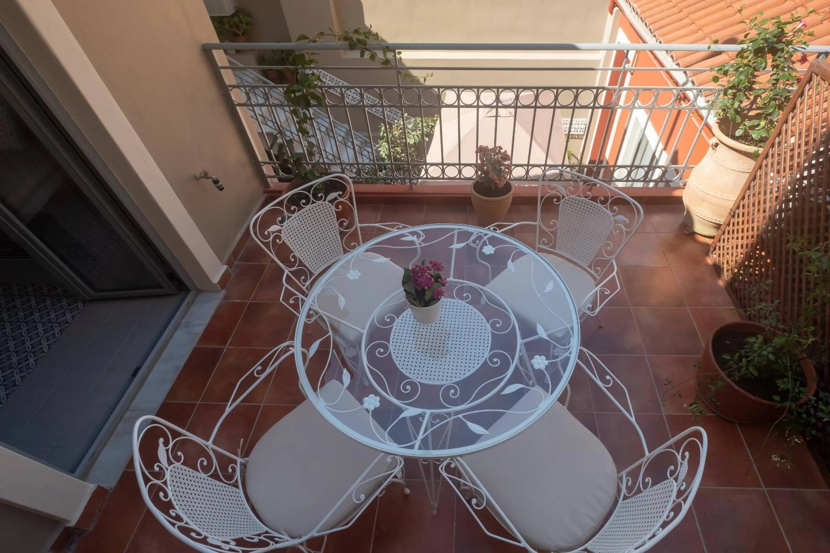 ATHENIAN YARD SUITES