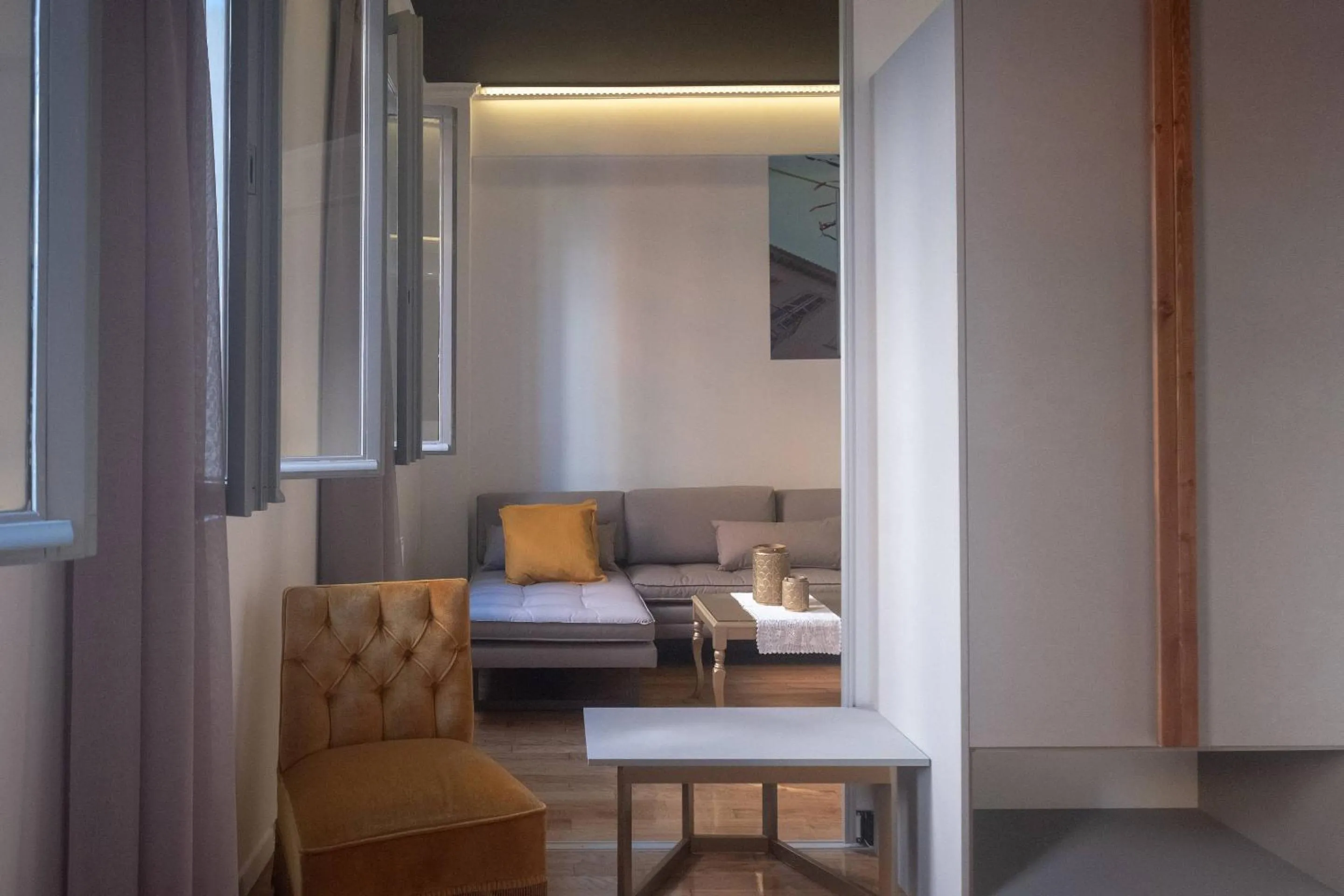 ATHENIAN YARD SUITES