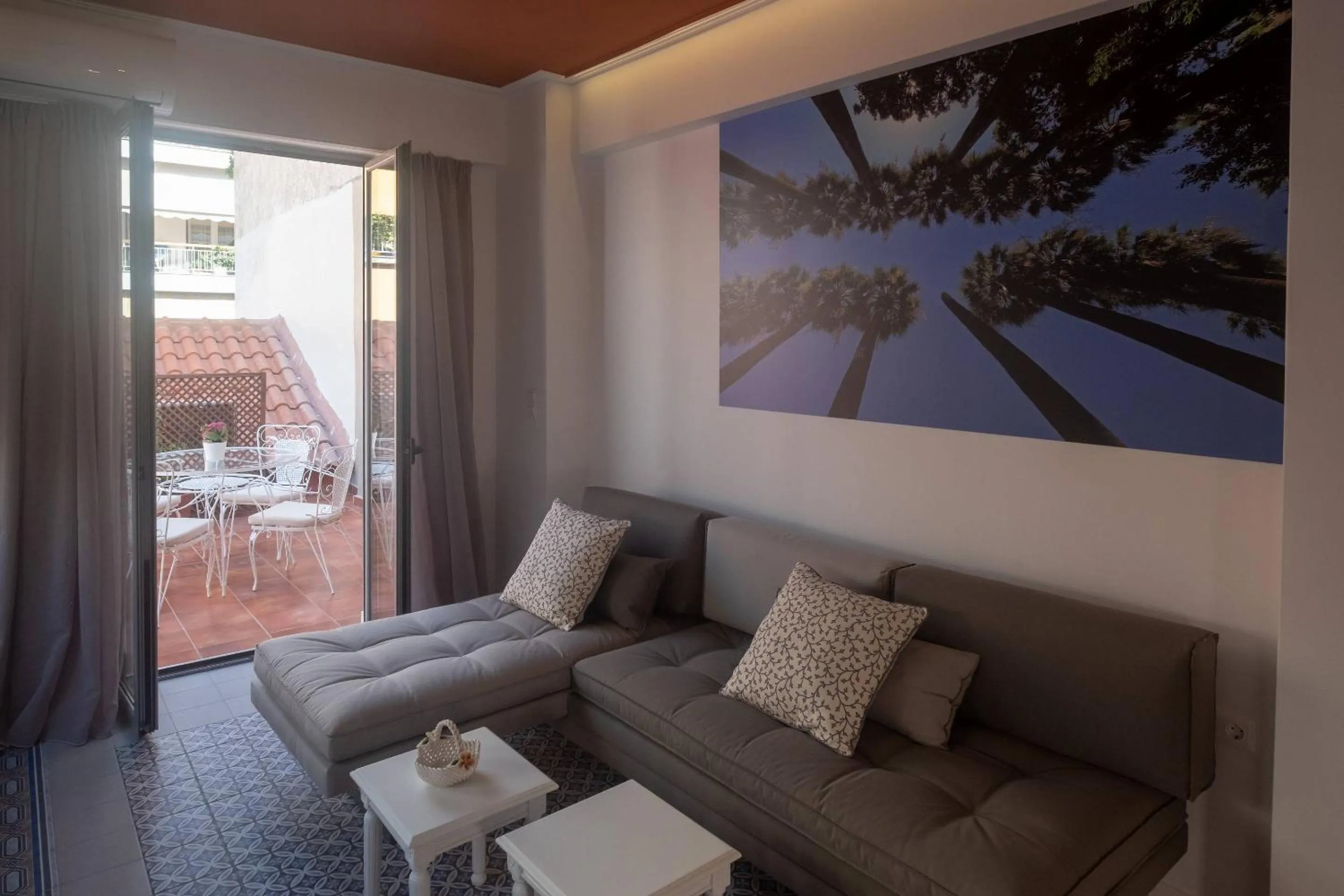 ATHENIAN YARD SUITES