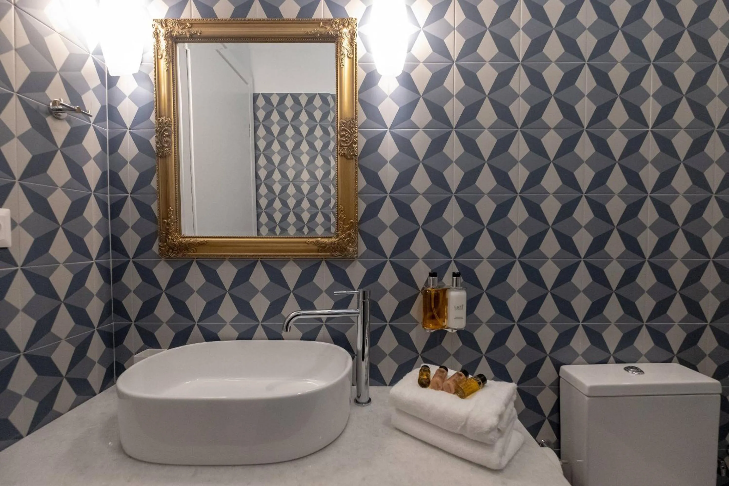 ATHENIAN YARD SUITES