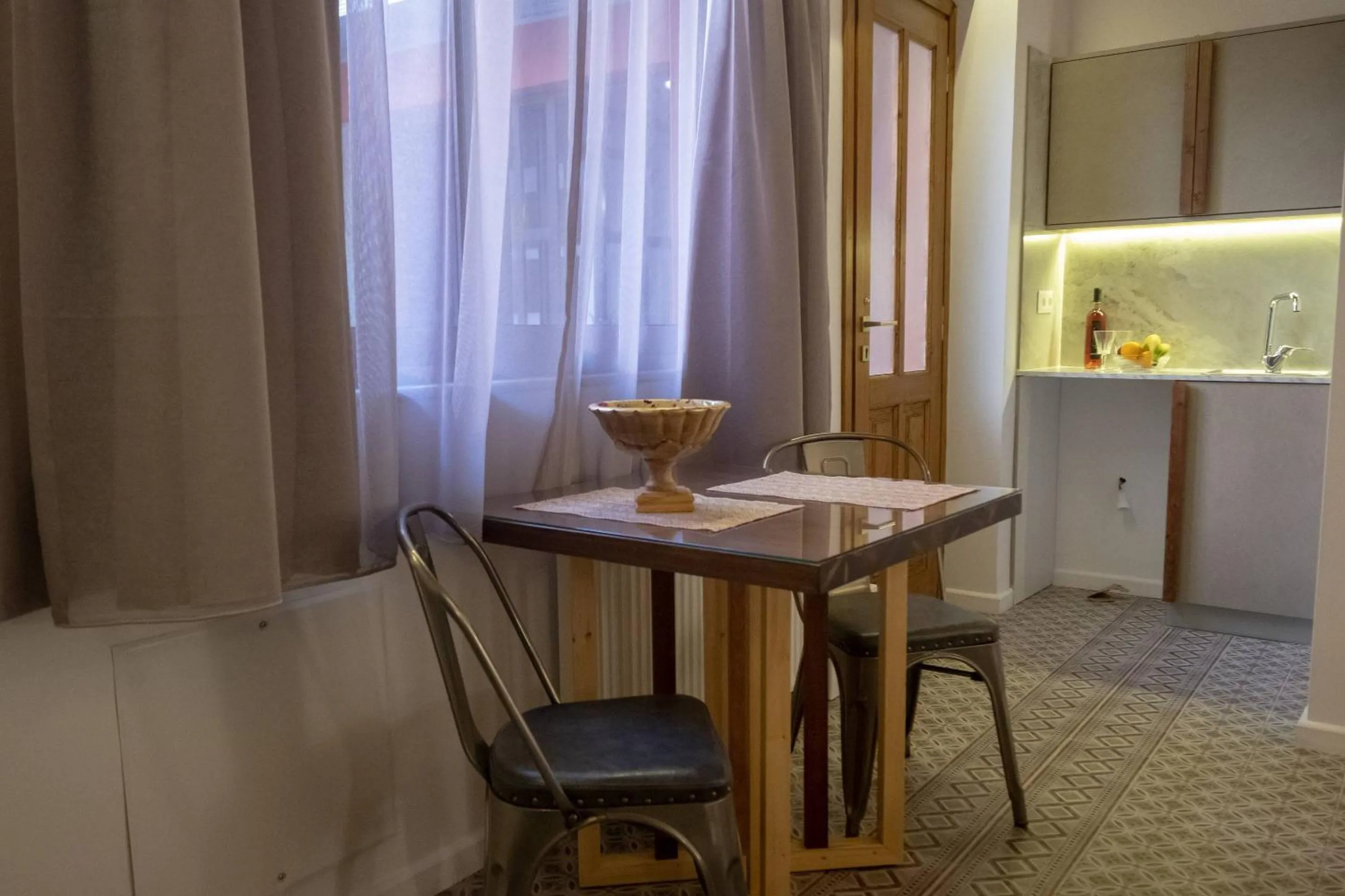 ATHENIAN YARD SUITES