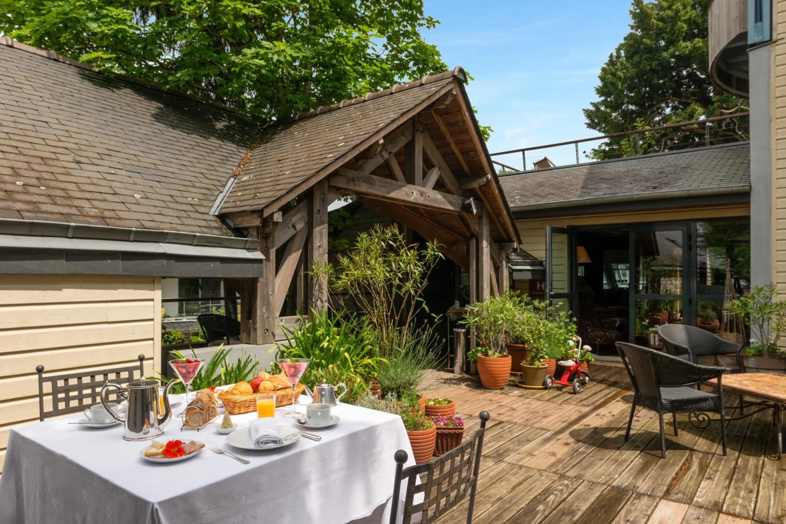 Patio, Restaurant/Places to Eat in Lecoq Gadby