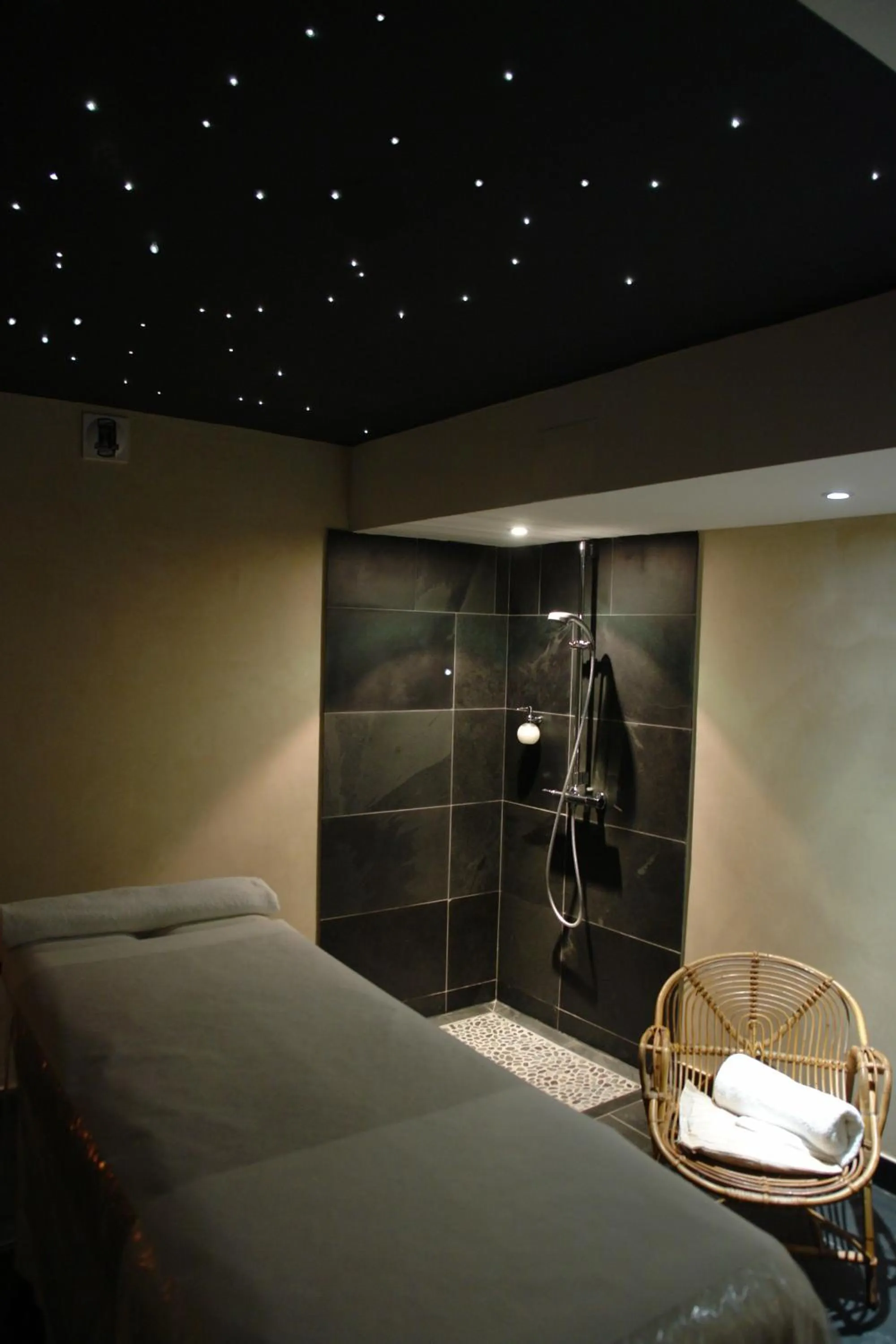 Massage, Bathroom in Lecoq Gadby