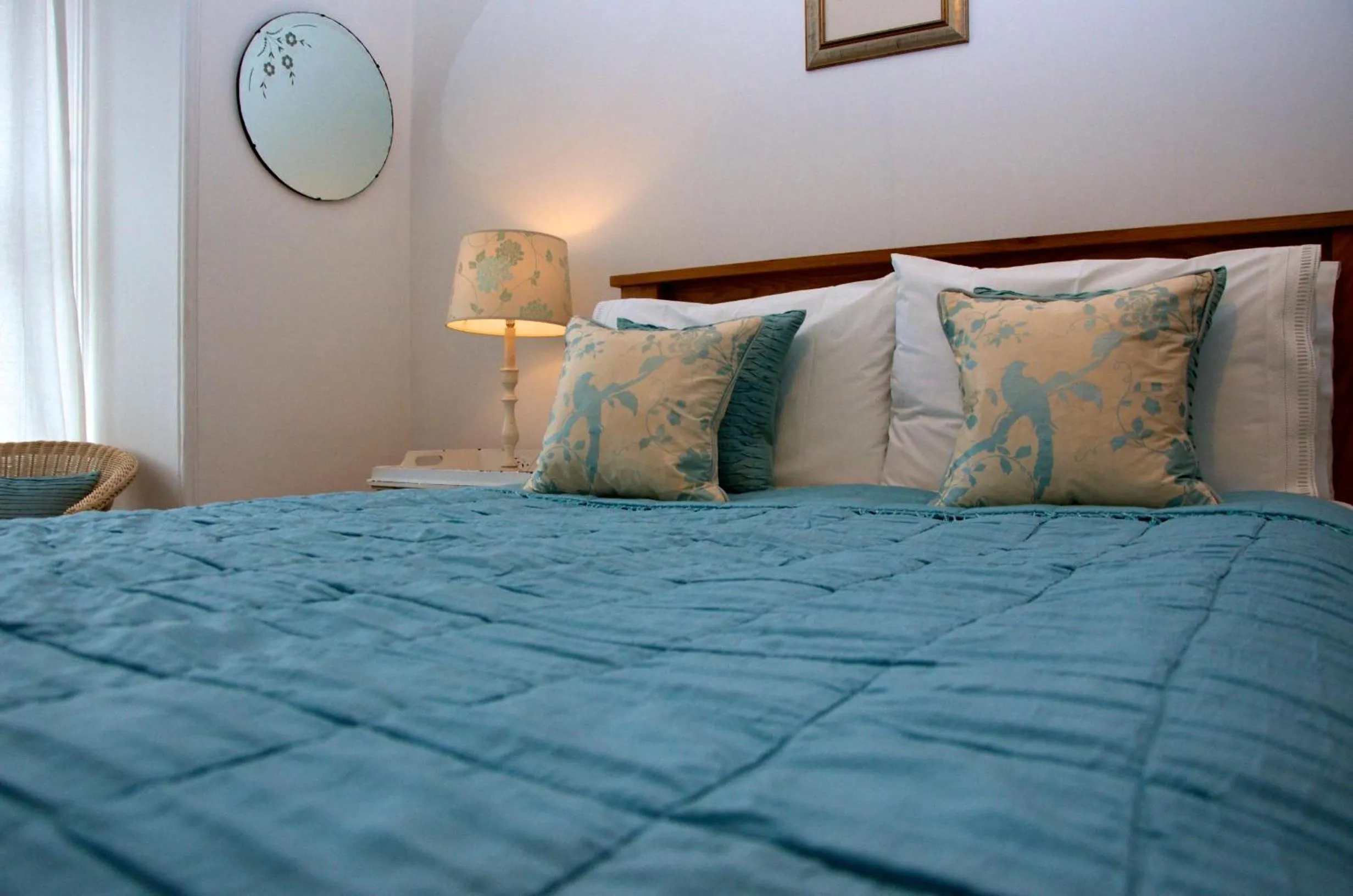 Photo of the whole room, Bed in Onefifty