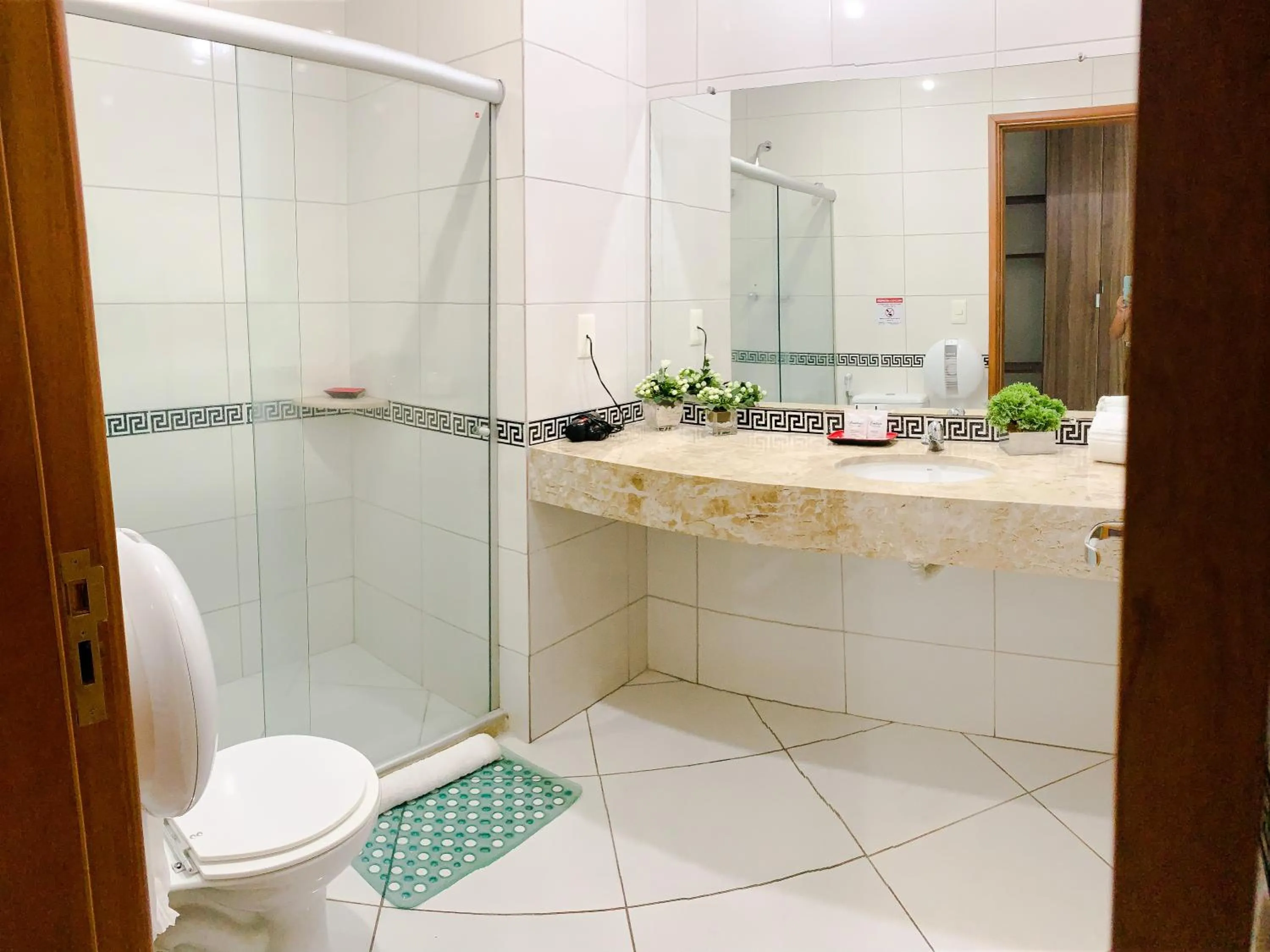 Bathroom in Cambuci Hotel