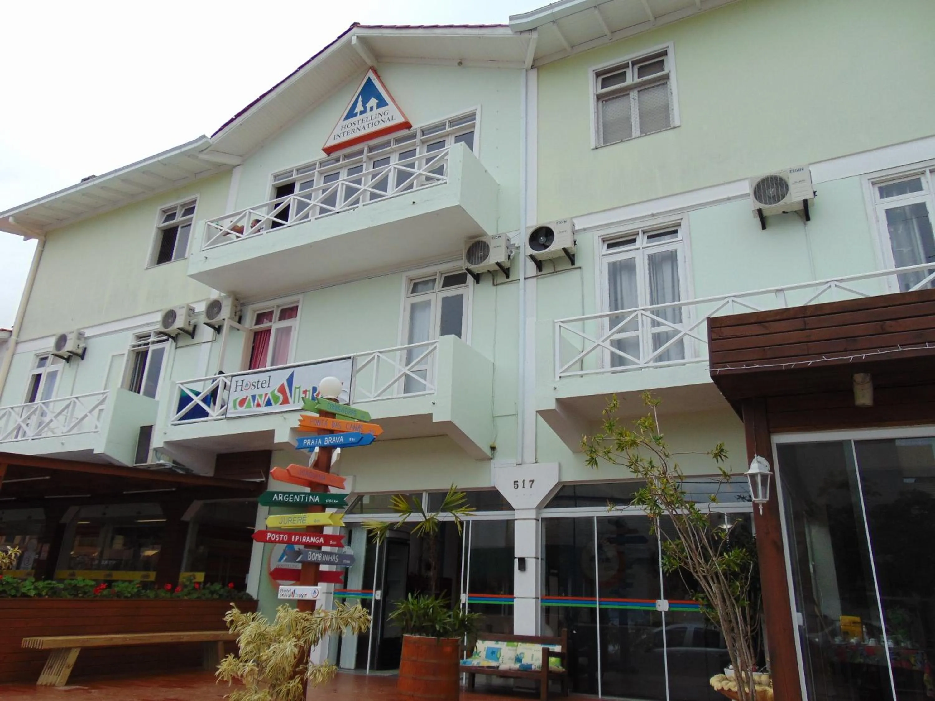 Facade/entrance in Hostel Canasvieiras