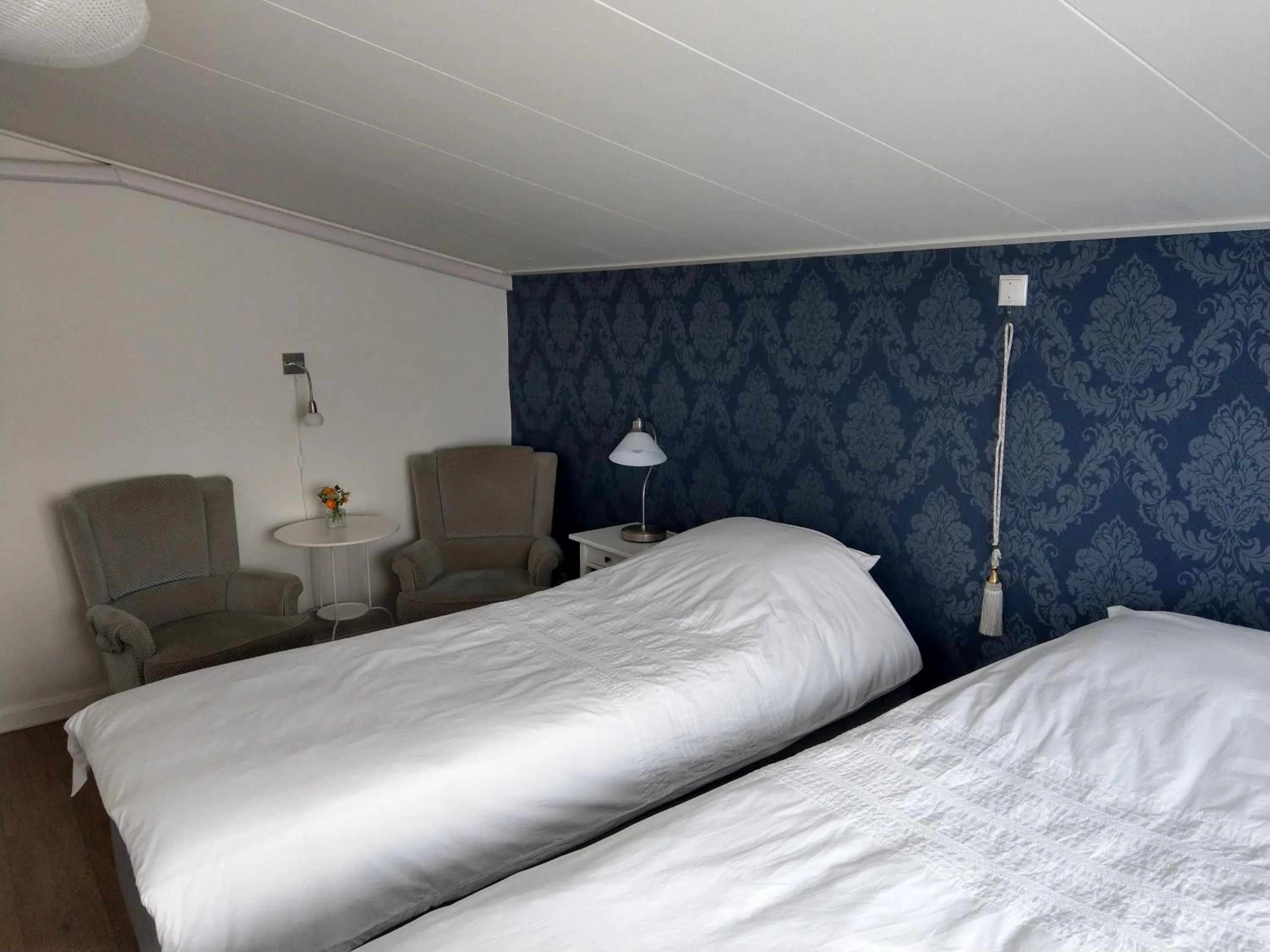 Bed in B&B De Blauwe Tulp