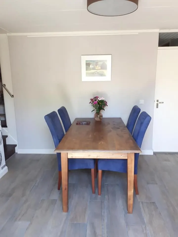 Dining area in B&B De Blauwe Tulp