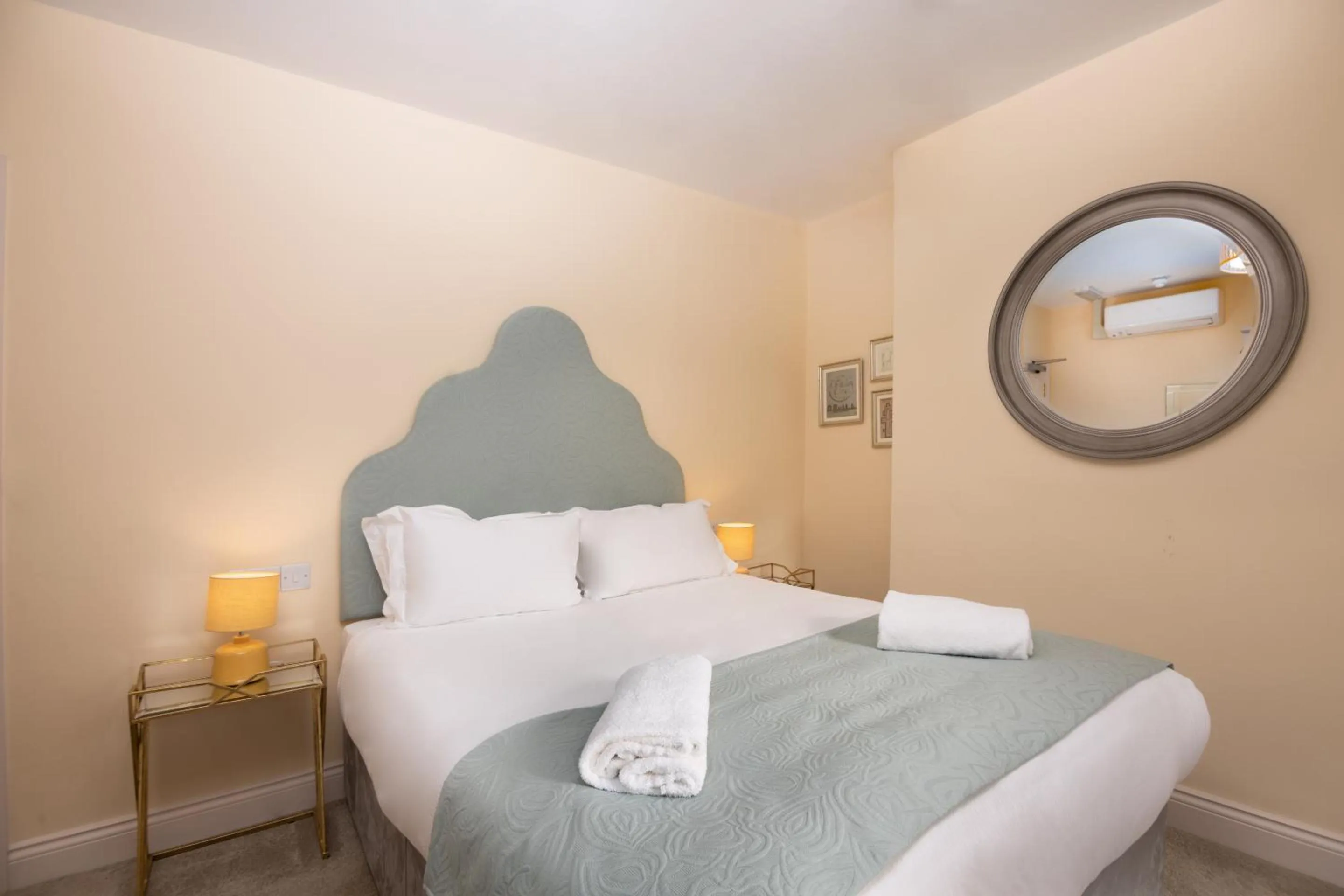 Bedroom, Bed in Caboose