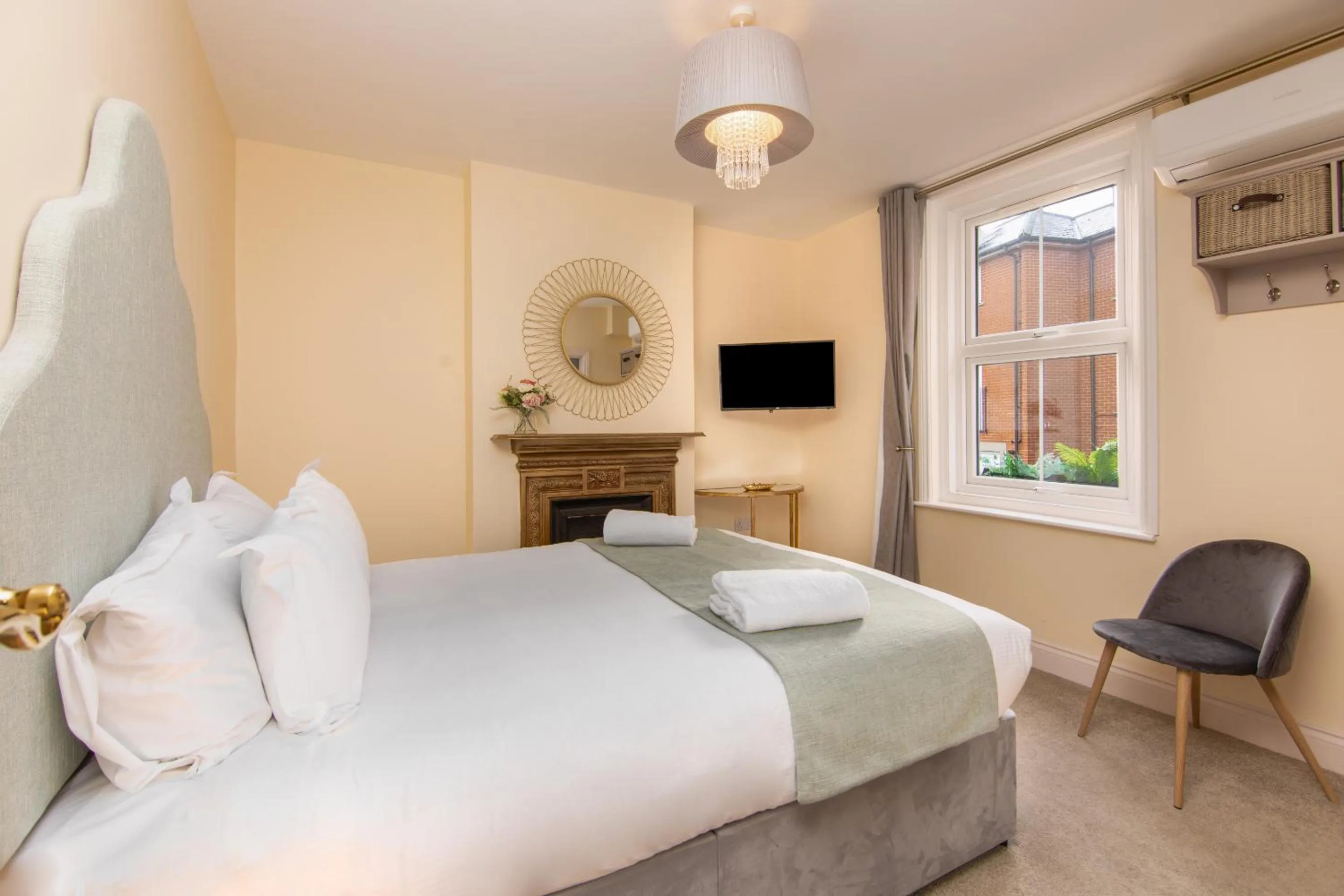 Bedroom, Bed in Caboose