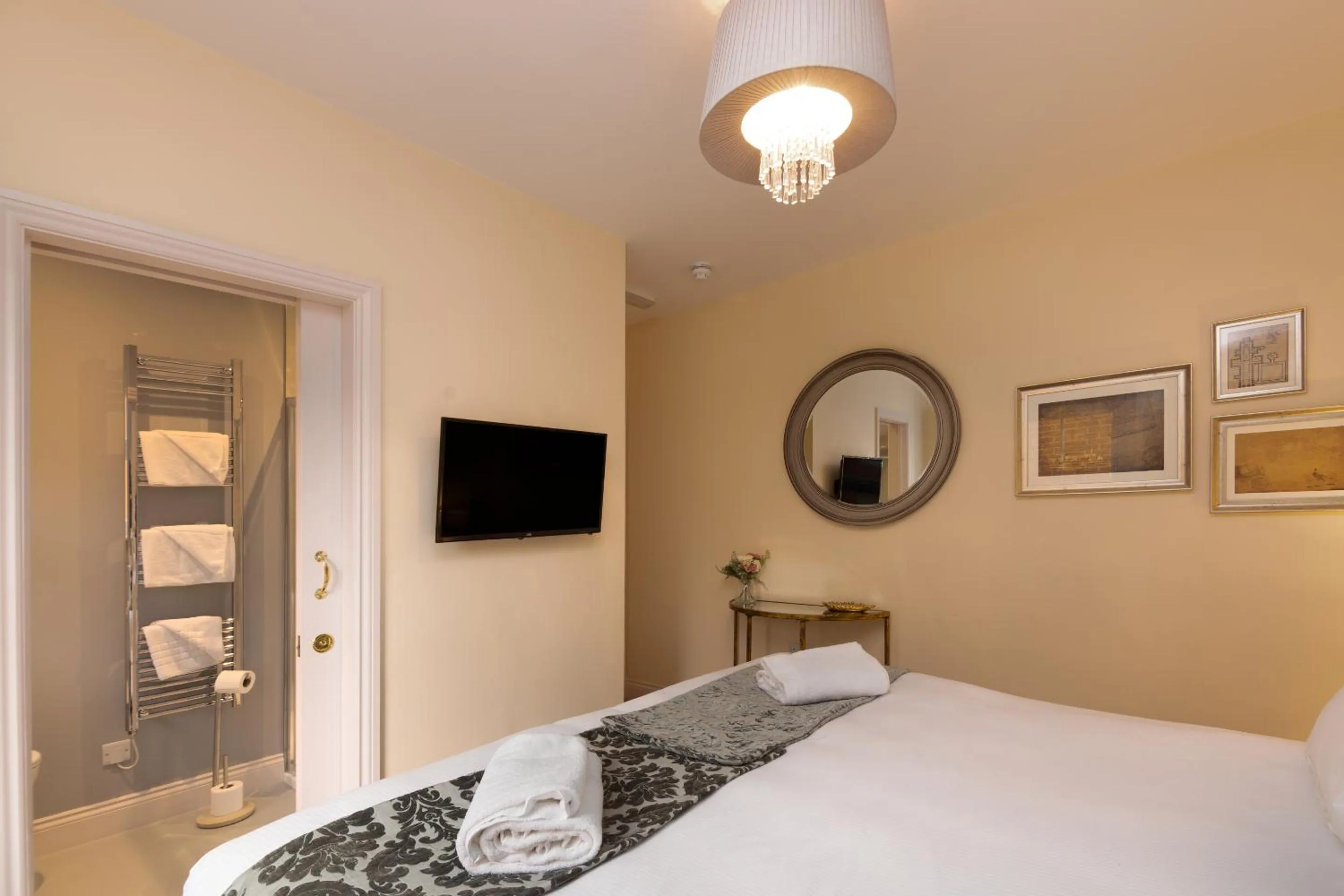 Bedroom, Bed in Caboose