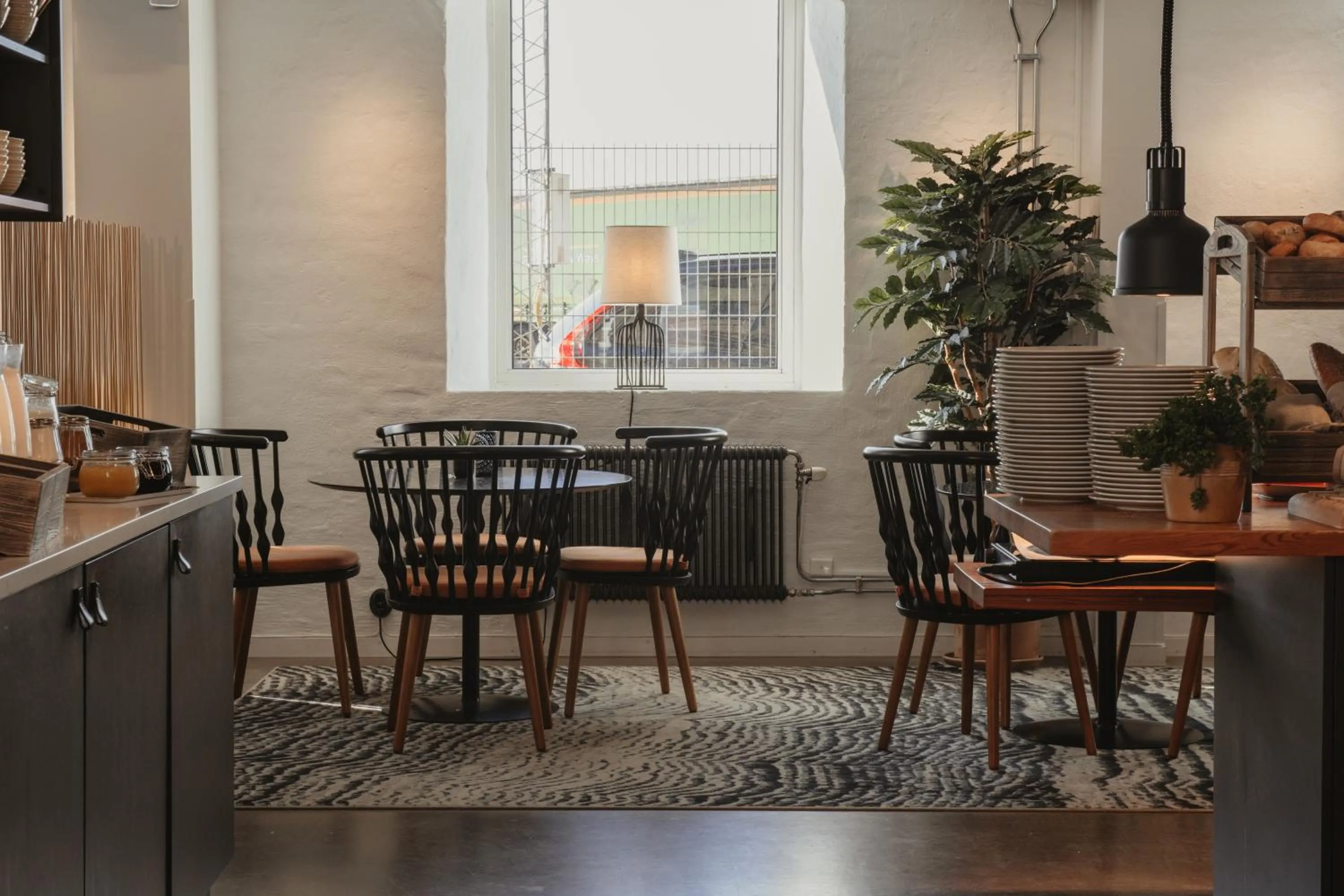 Restaurant/places to eat in Home Hotel Magasinet