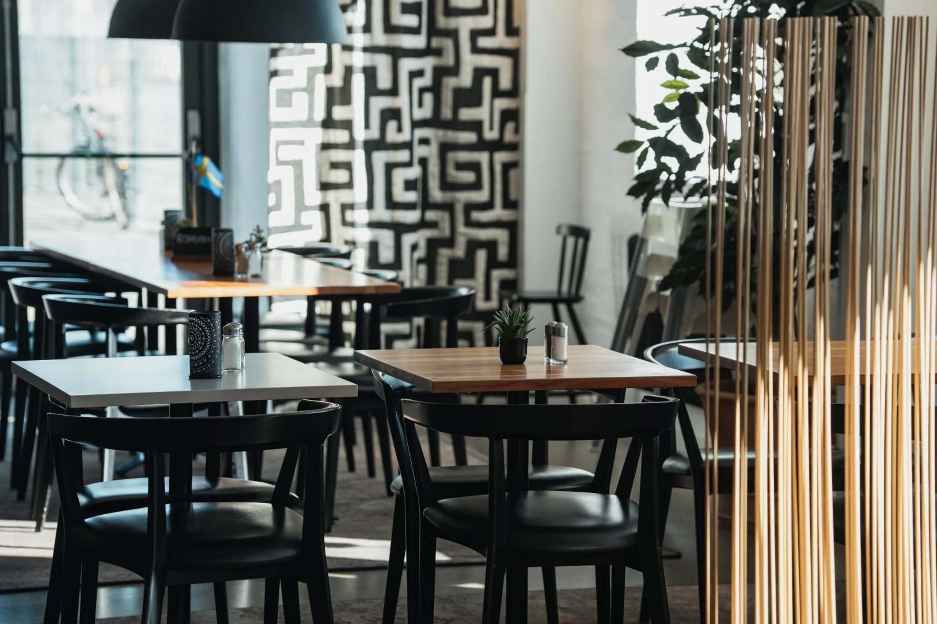 Restaurant/places to eat in Home Hotel Magasinet