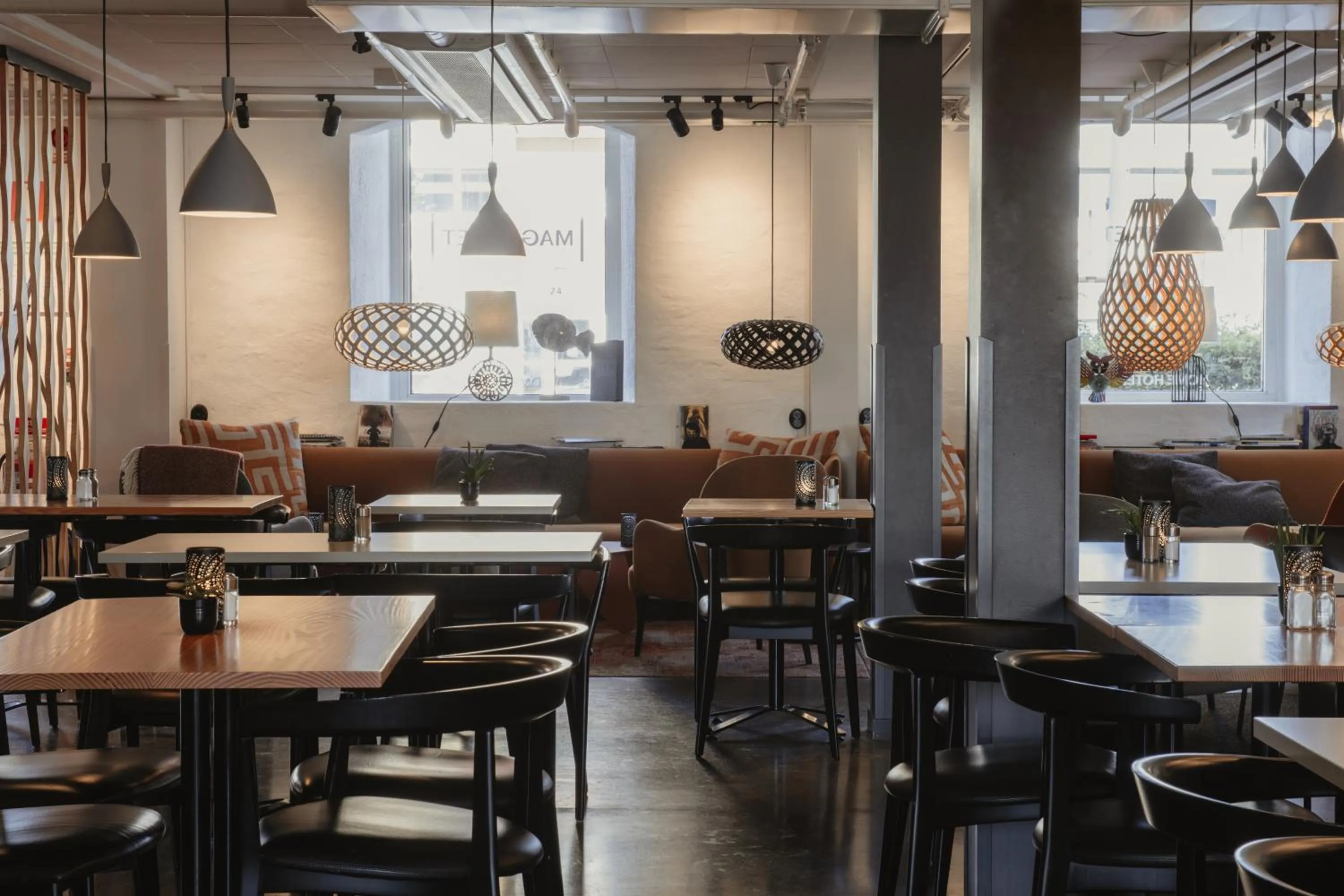 Restaurant/places to eat in Home Hotel Magasinet