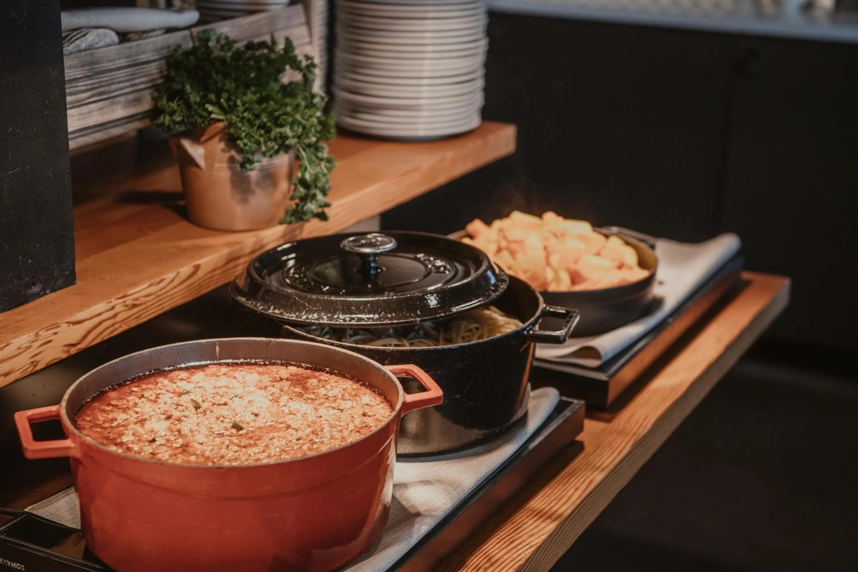 Restaurant/places to eat in Home Hotel Magasinet