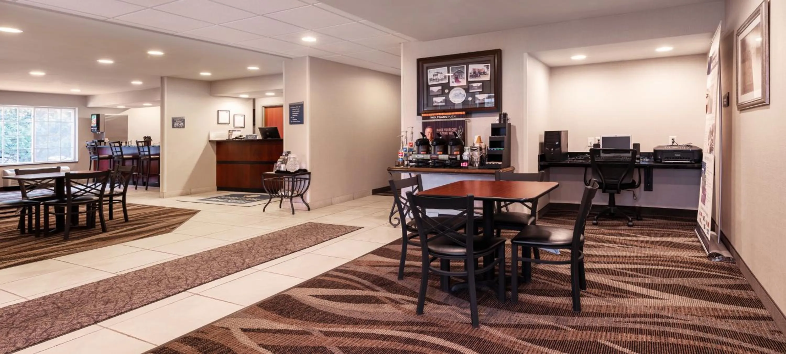 Lobby or reception in Cobblestone Inn & Suites - Durand