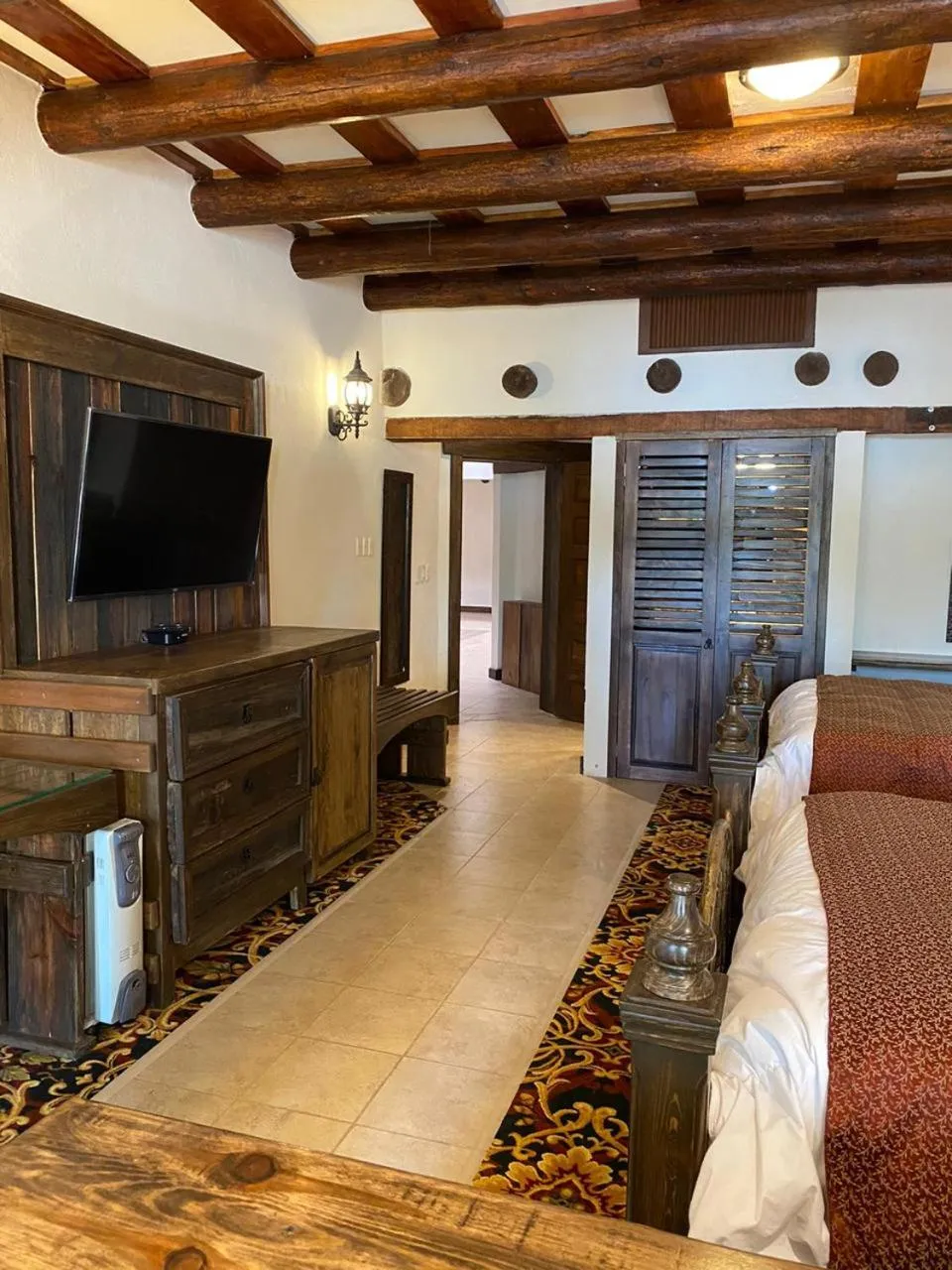 TV and multimedia in Hotel Quinta Mision