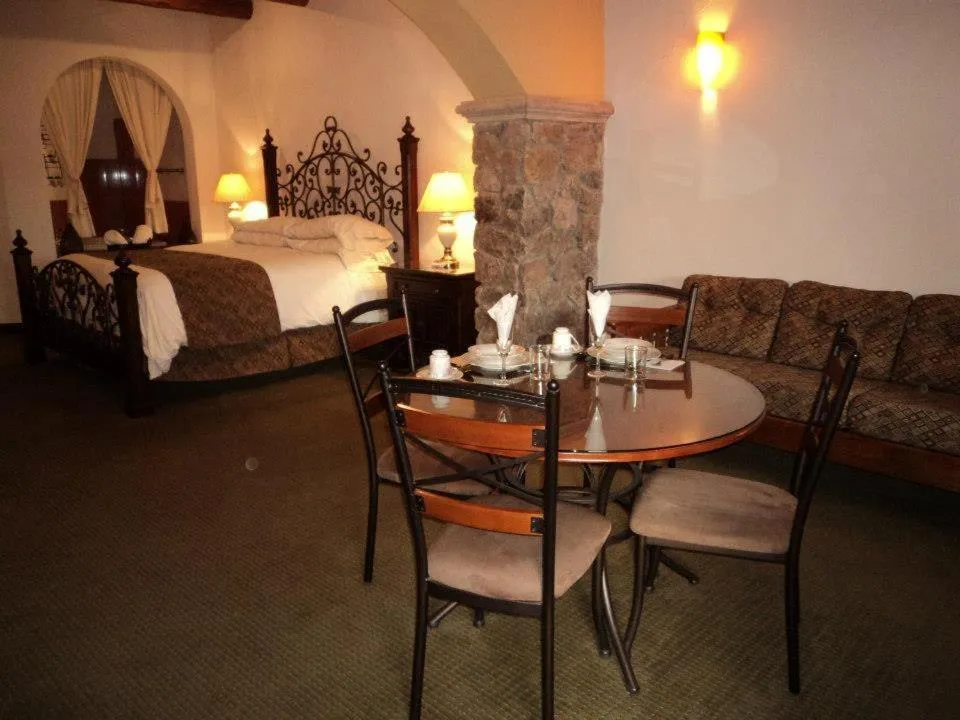 Photo of the whole room, Bed in Hotel Quinta Mision