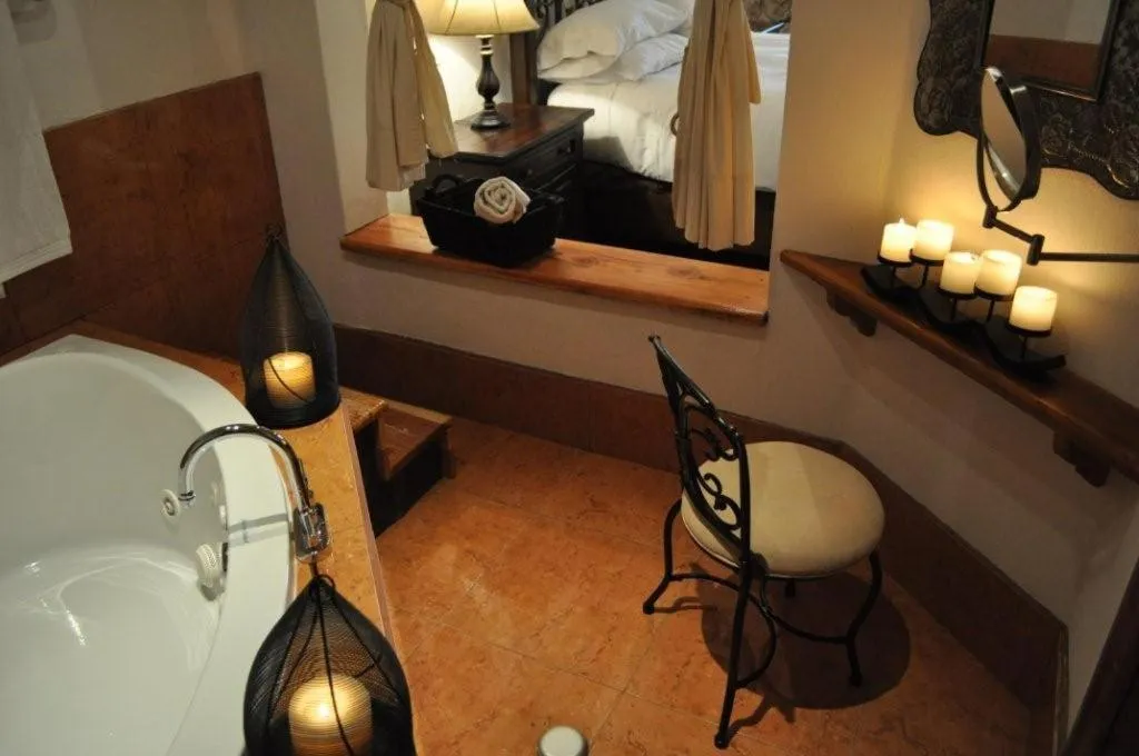 Hot Tub, Bed in Hotel Quinta Mision