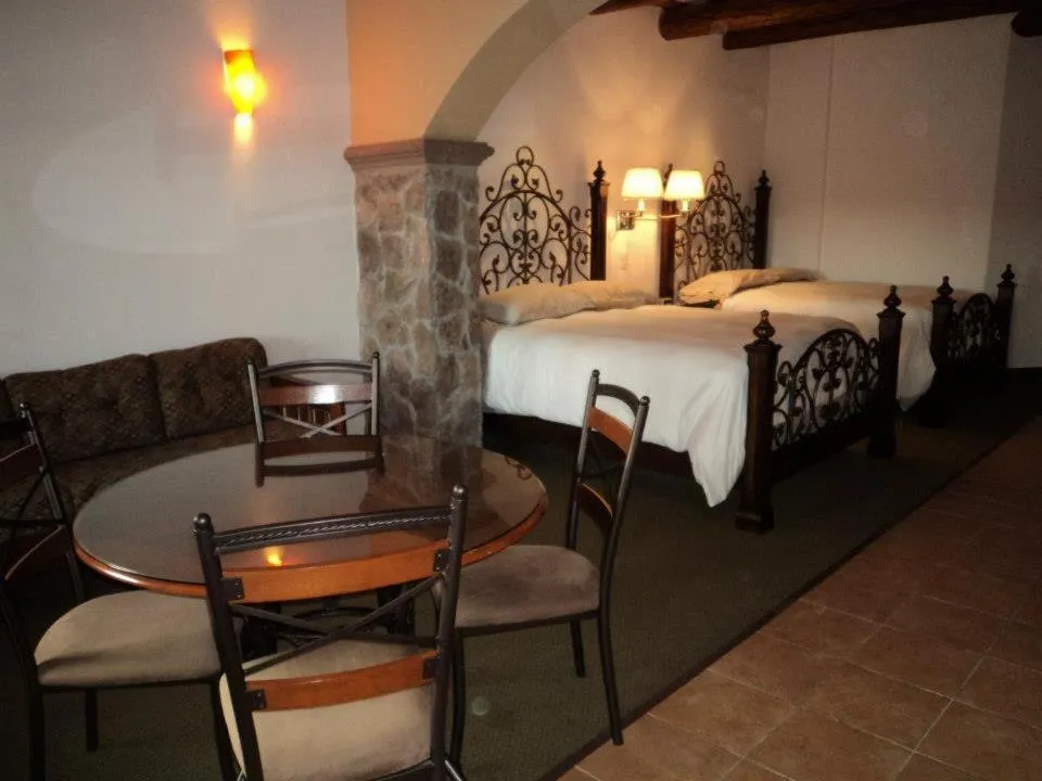 Photo of the whole room, Bed in Hotel Quinta Mision
