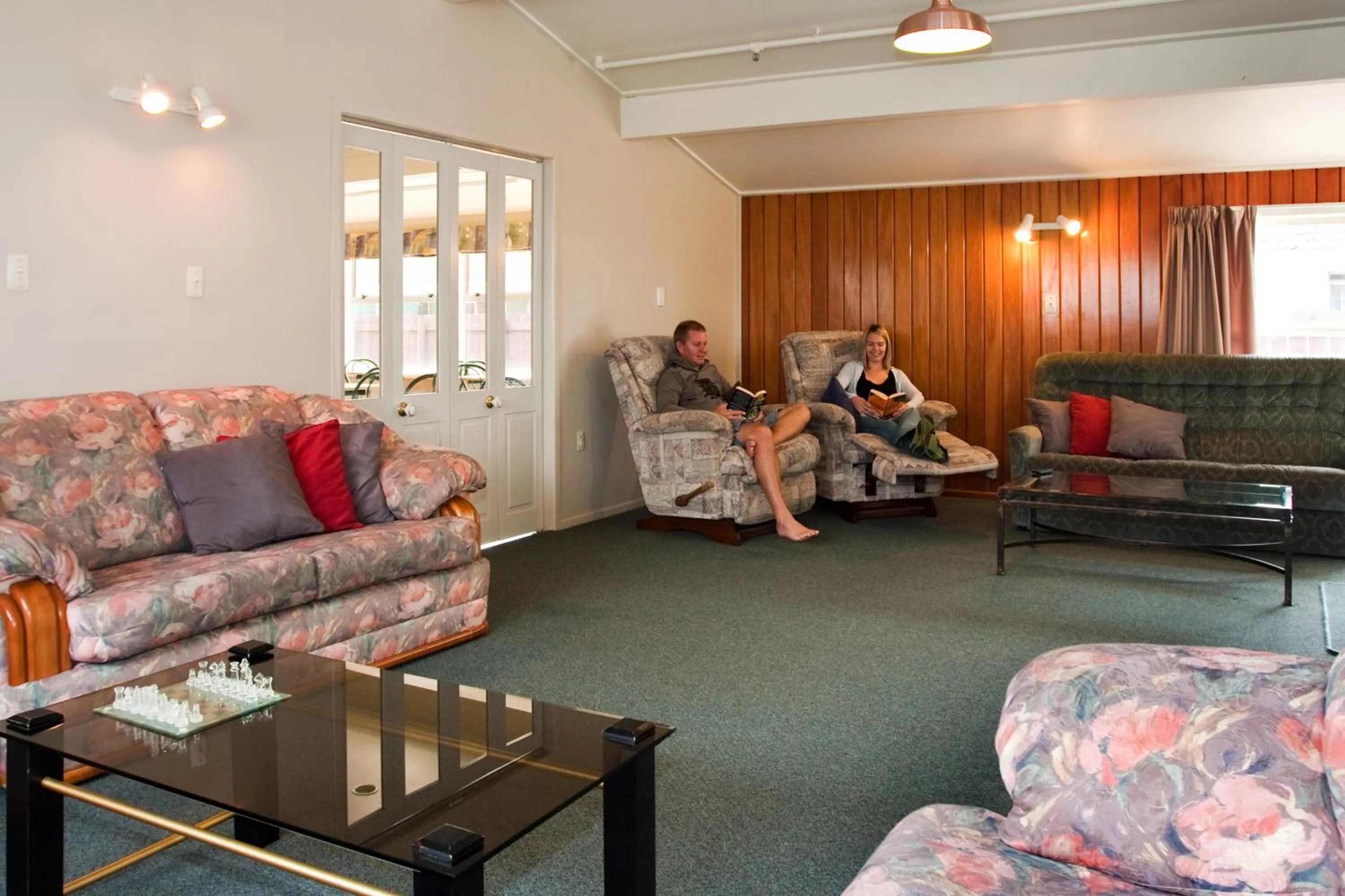 Communal lounge/ TV room in Seagulls Guesthouse