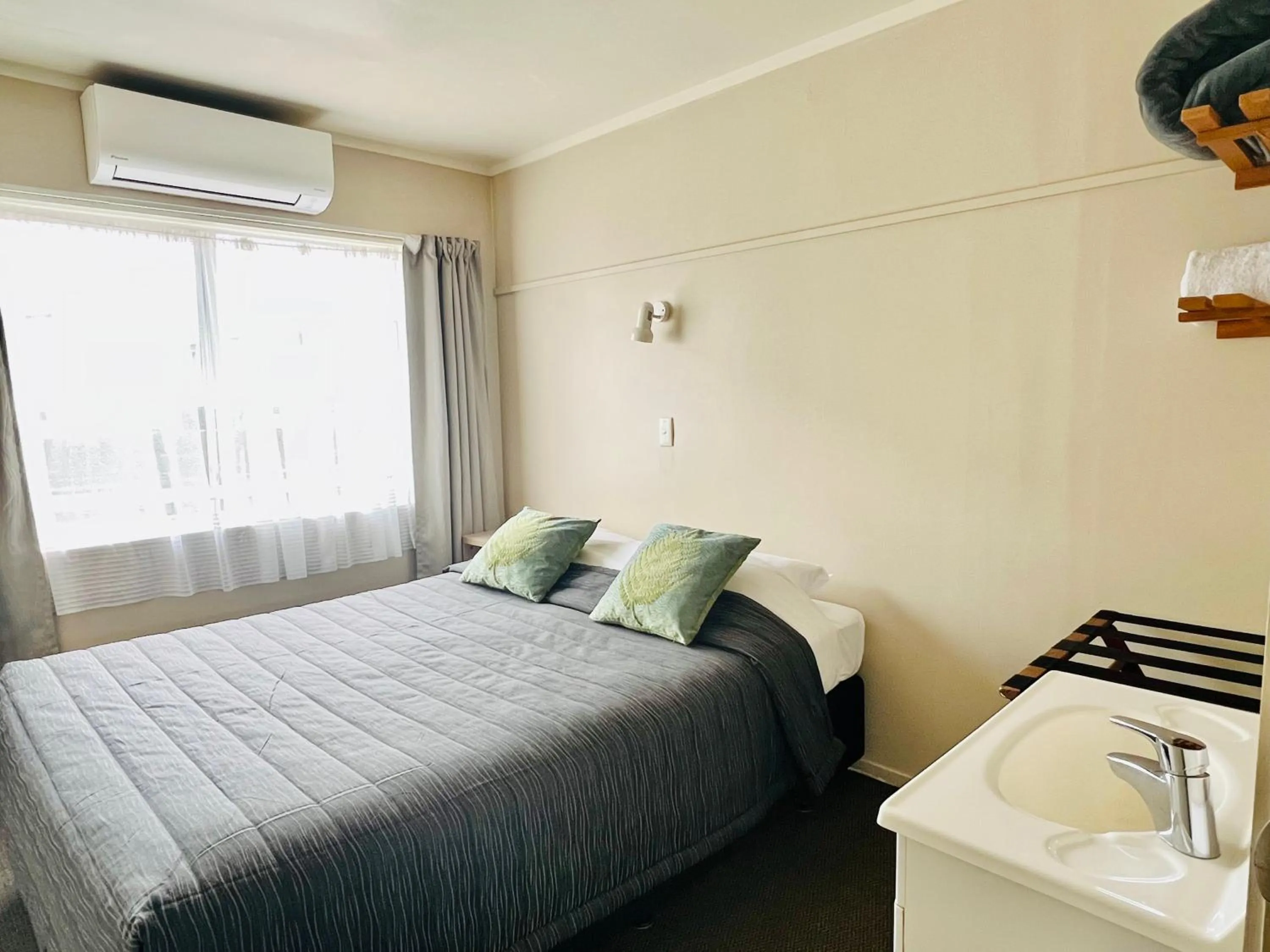 Bed in Seagulls Guesthouse