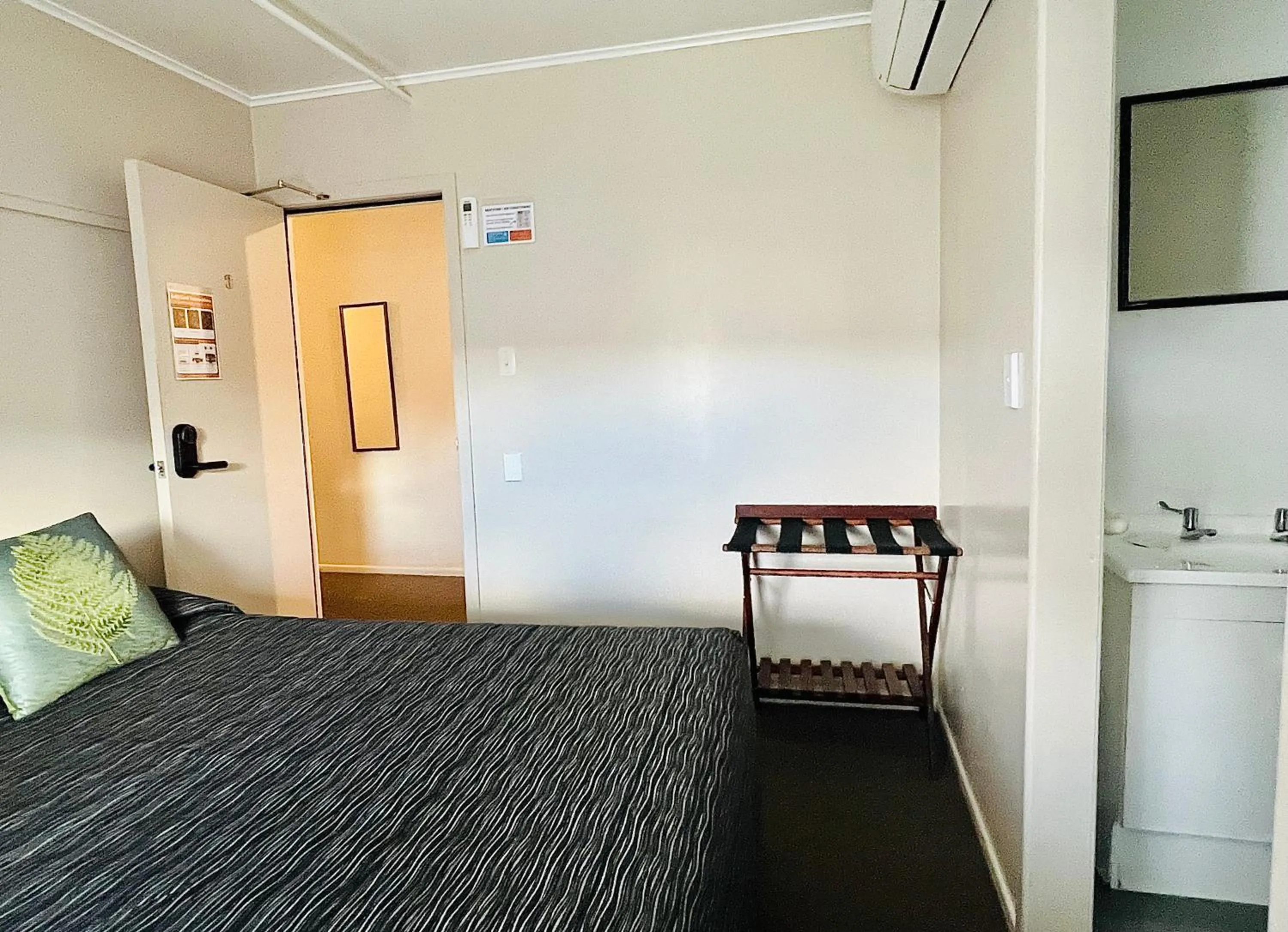 Bed in Seagulls Guesthouse