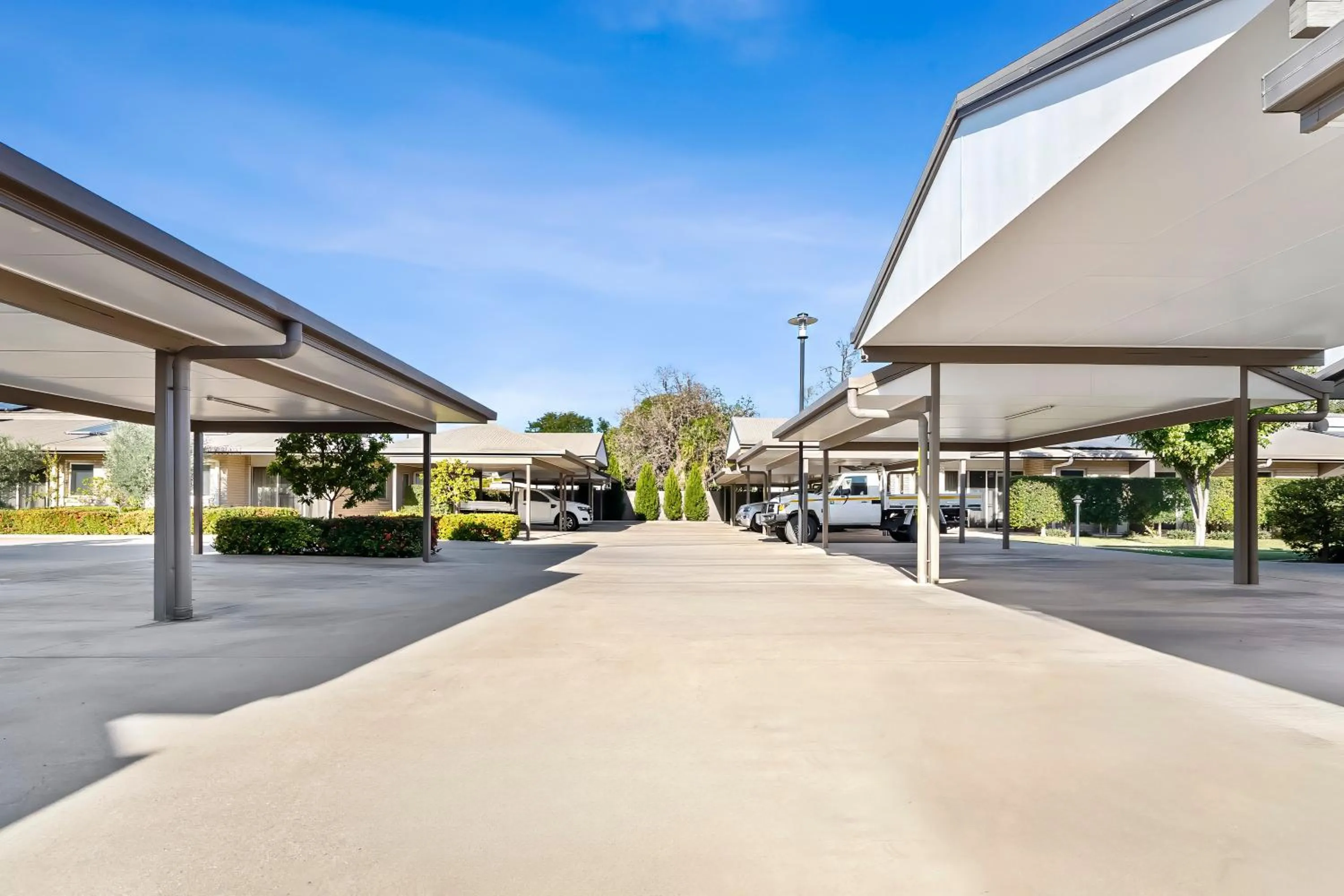 Parking in Emerald Inn by Travellers