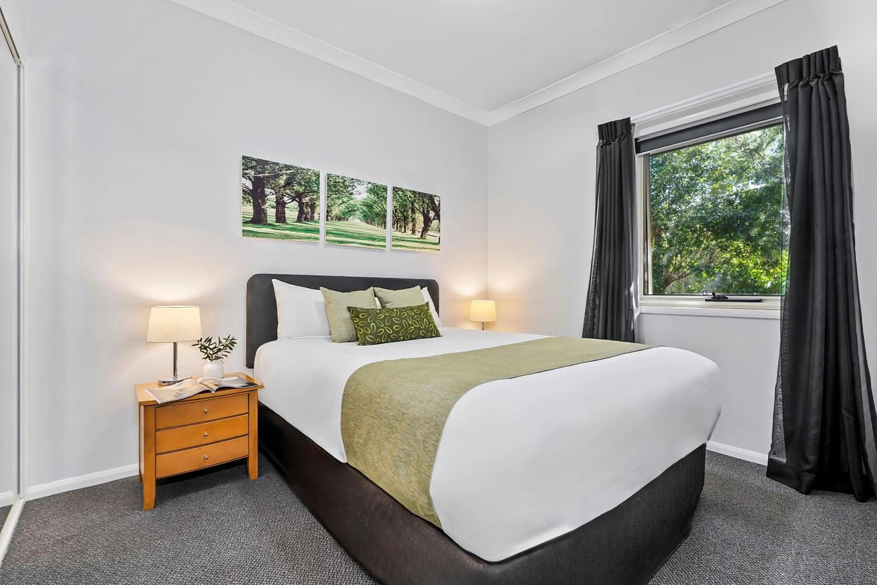 Bed in Emerald Inn by Travellers