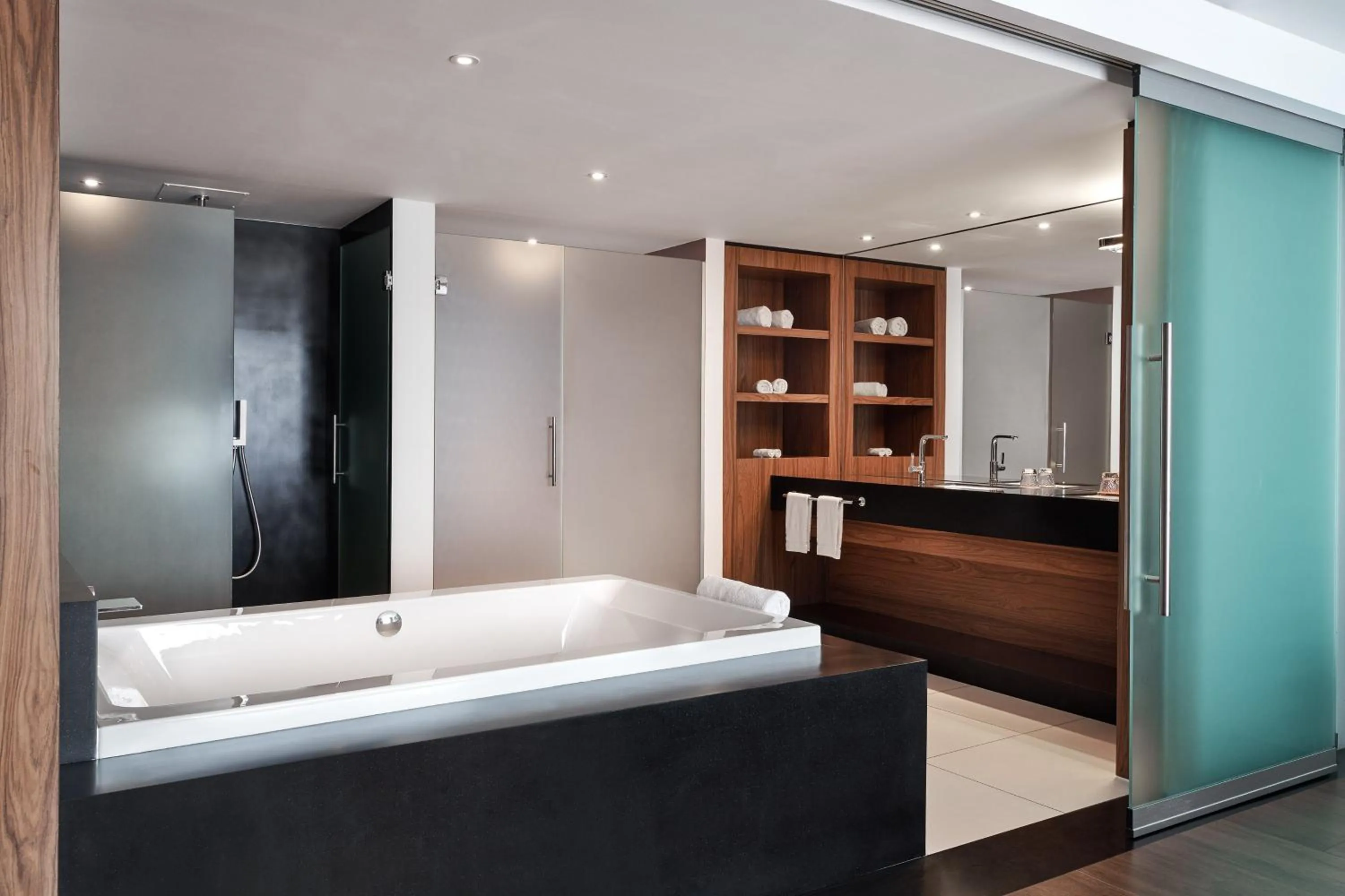 Bathroom, Bed in Le Méridien Nouméa Resort & Spa