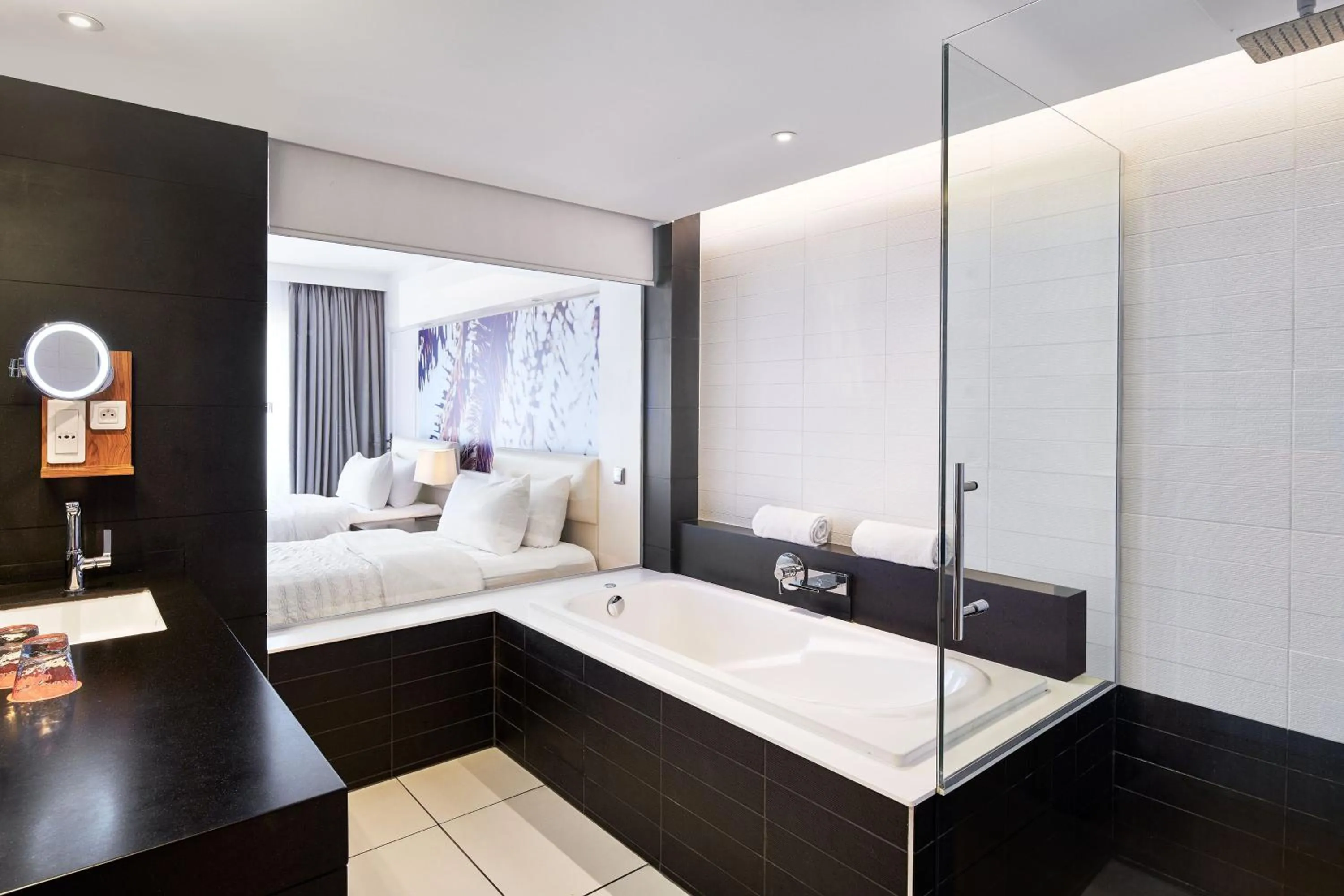 Bathroom, Bed in Le Méridien Nouméa Resort & Spa