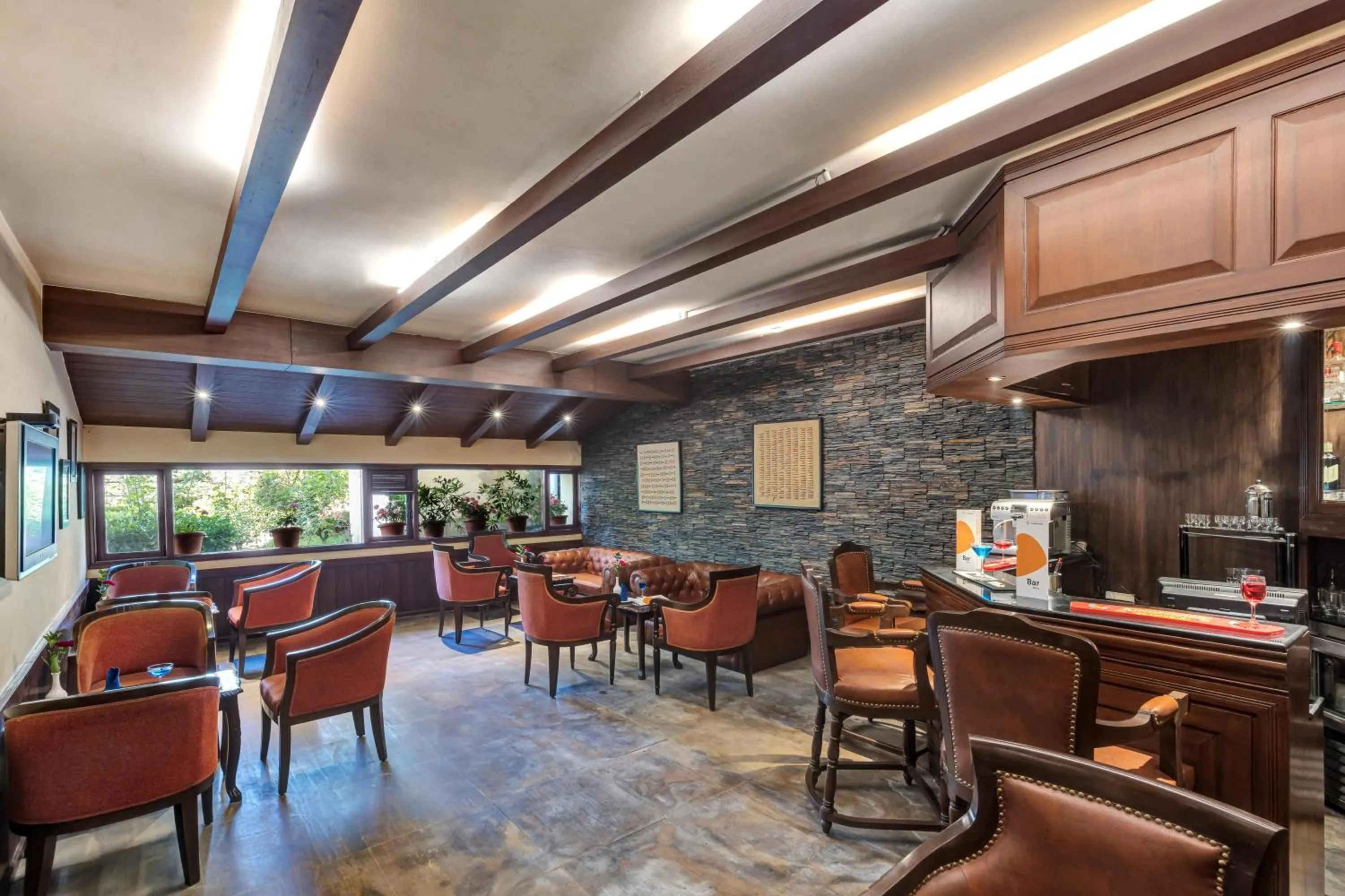 Lounge or bar in Club Mahindra Snow Peaks Manali