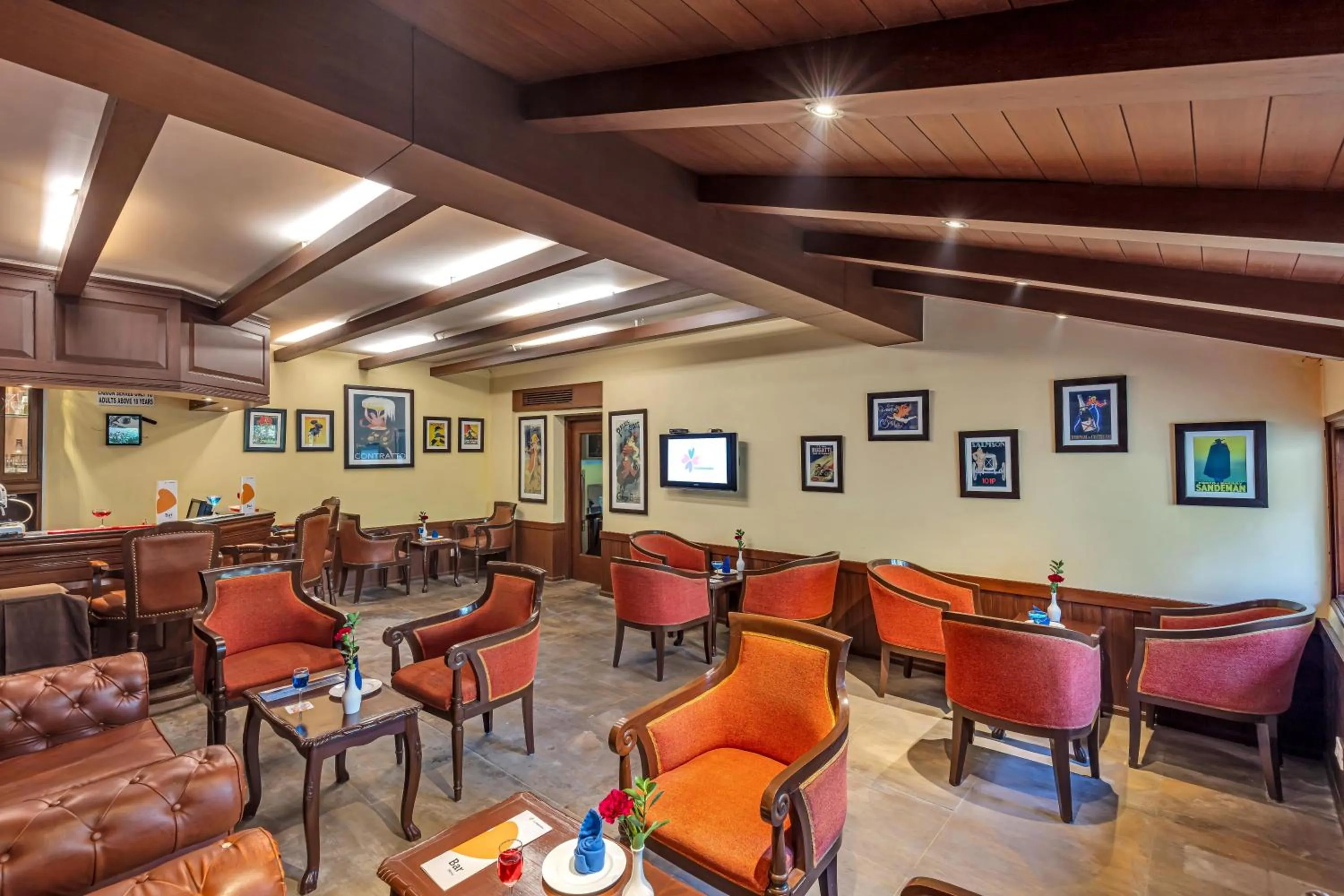 Lounge or bar in Club Mahindra Snow Peaks Manali