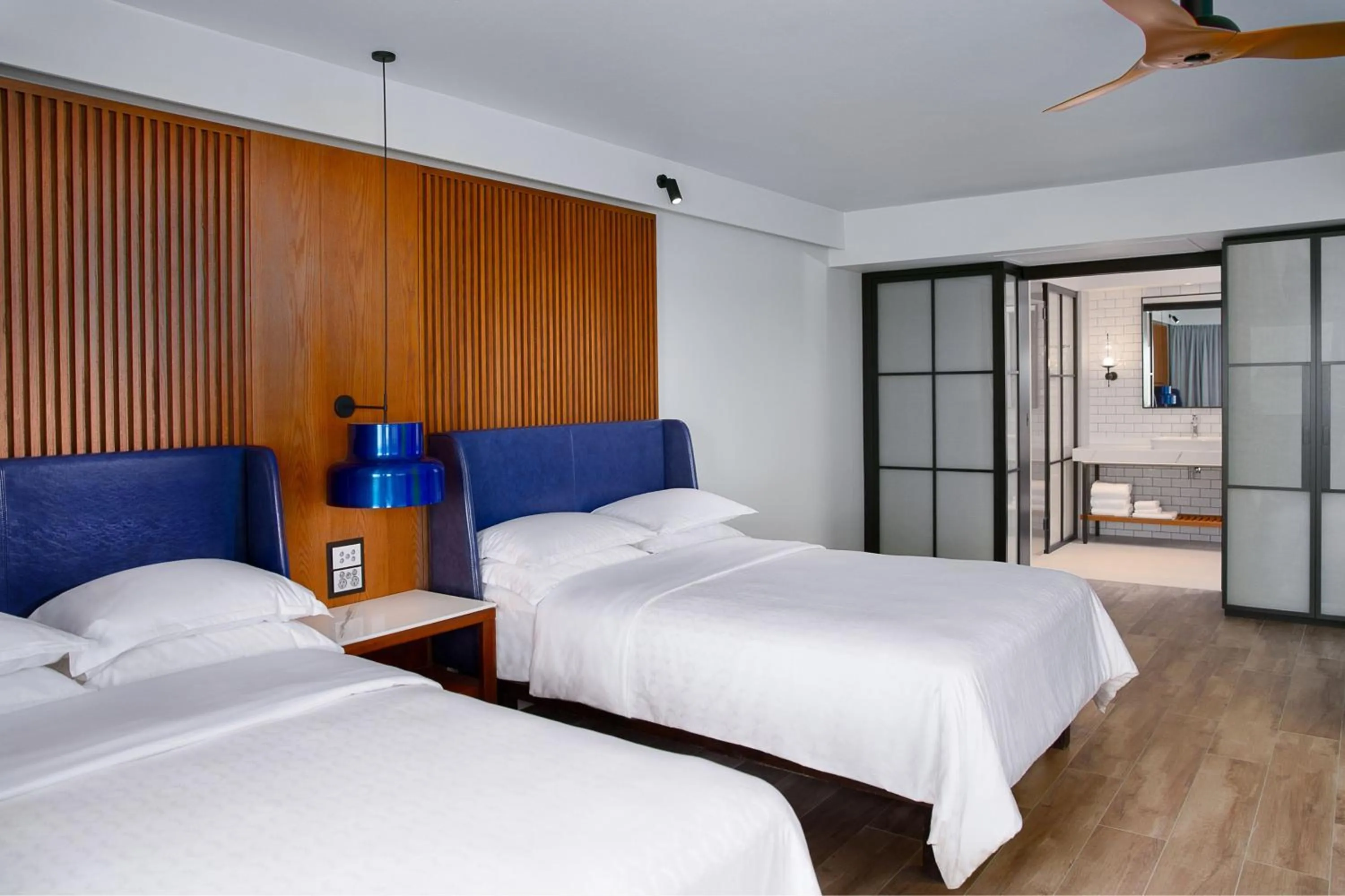 Photo of the whole room, Bed in Sheraton Fiji Golf & Beach Resort