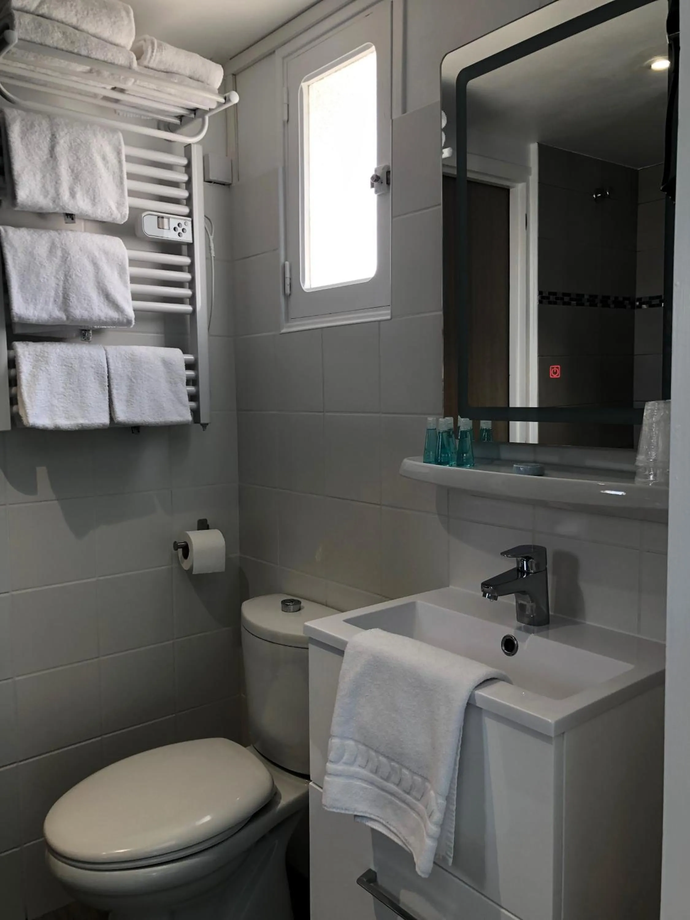 Toilet in Hotel La Cote Oceane- Bureau- 250 m plage