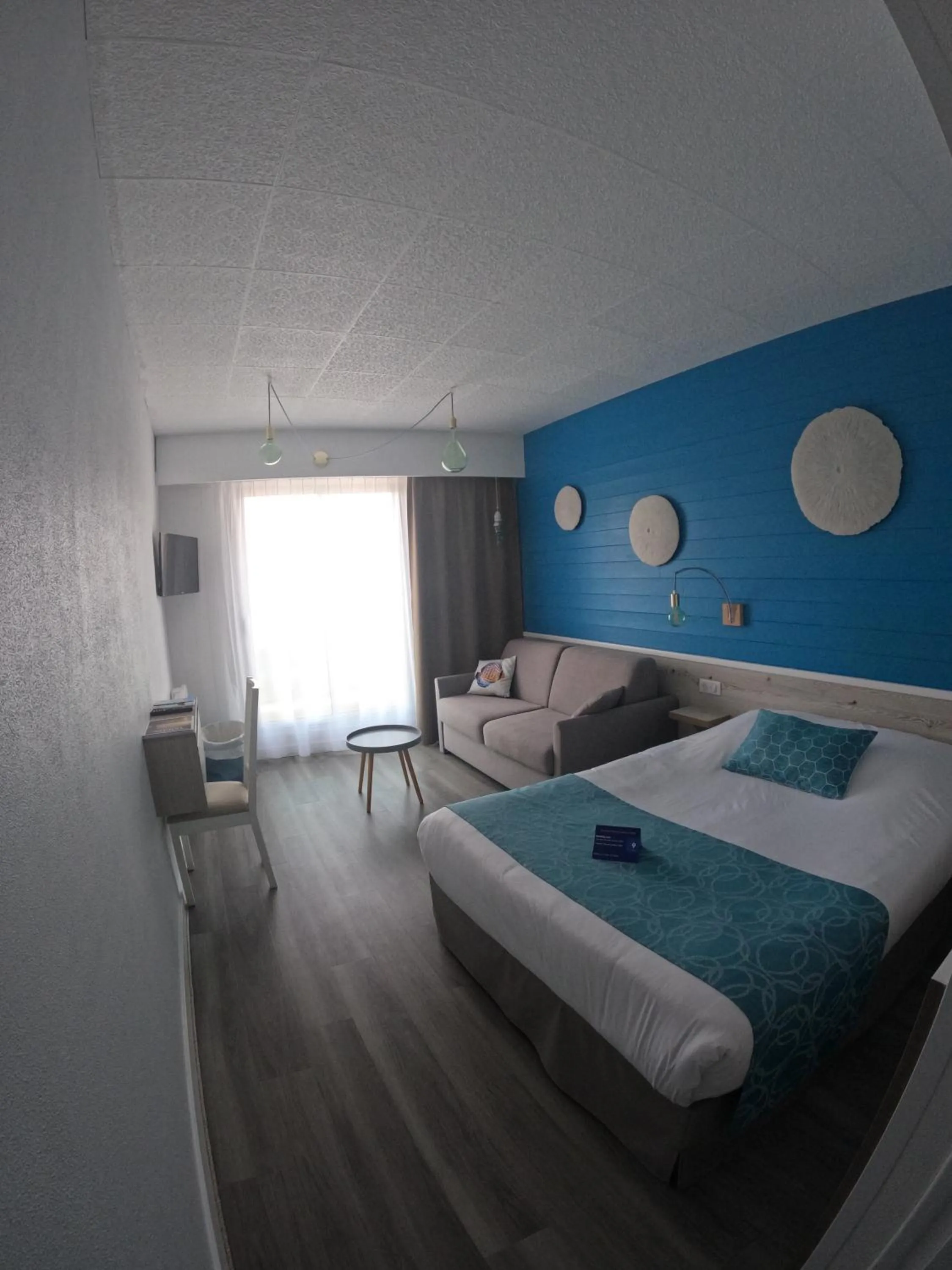 Bed in Hotel La Cote Oceane- Bureau- 250 m plage