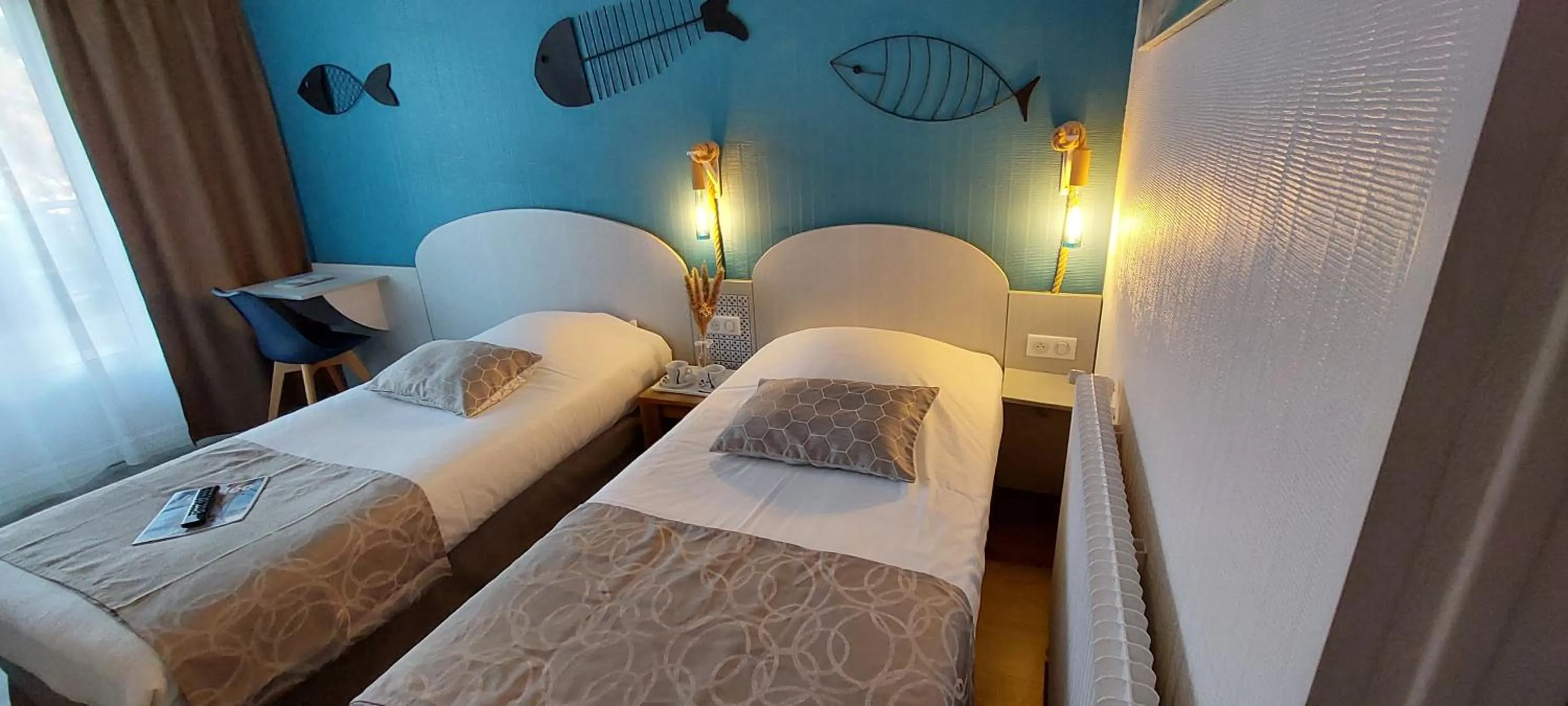 Photo of the whole room, Bed in Hotel La Cote Oceane- Bureau- 250 m plage