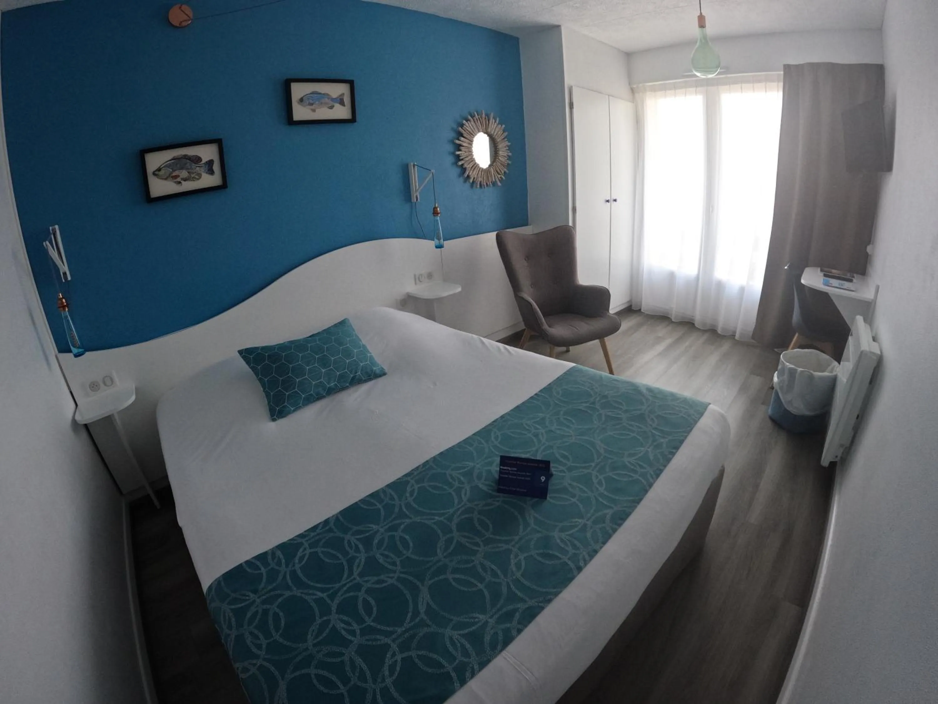 Bed in Hotel La Cote Oceane- Bureau- 250 m plage