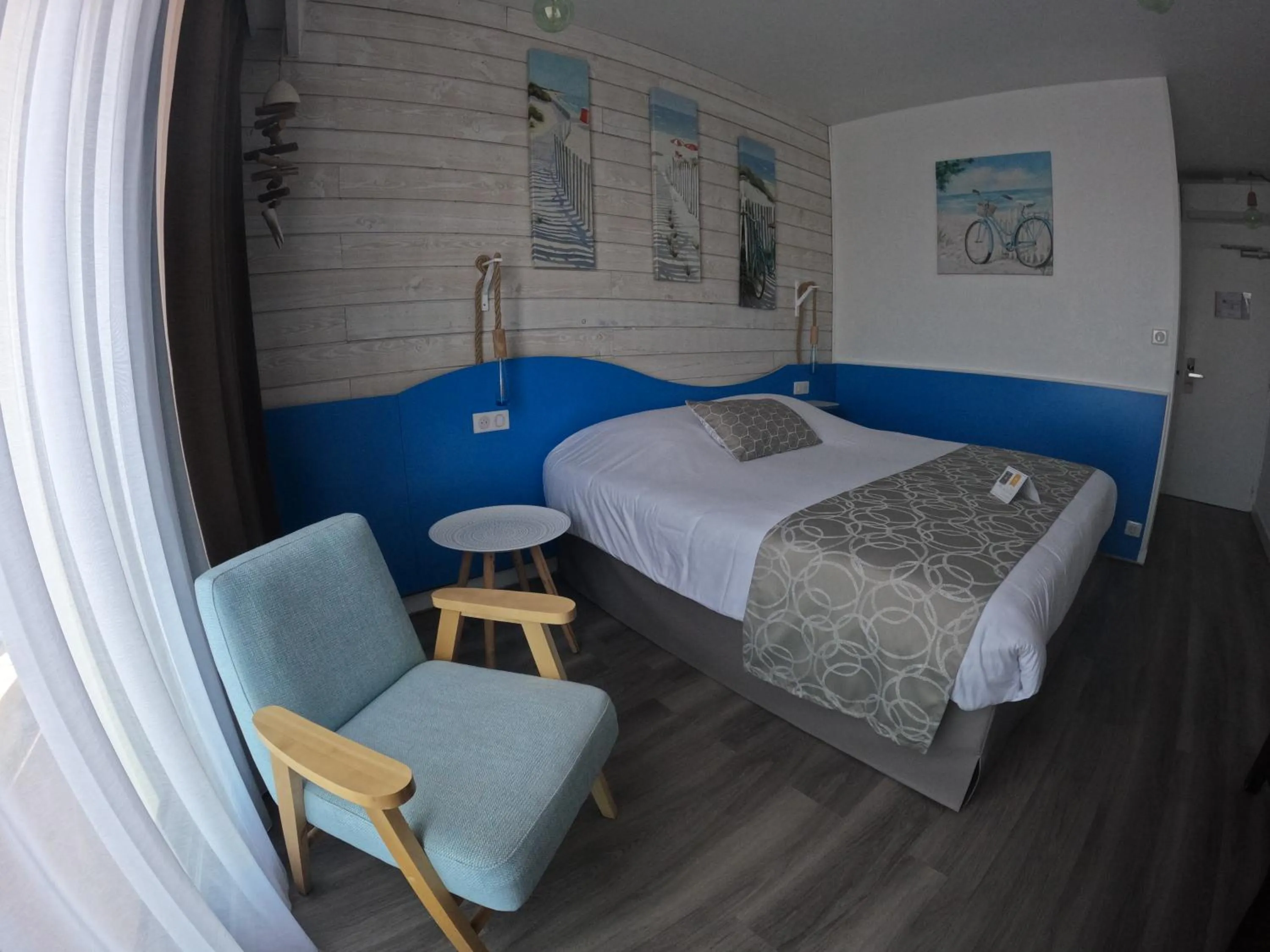 Bed in Hotel La Cote Oceane- Bureau- 250 m plage