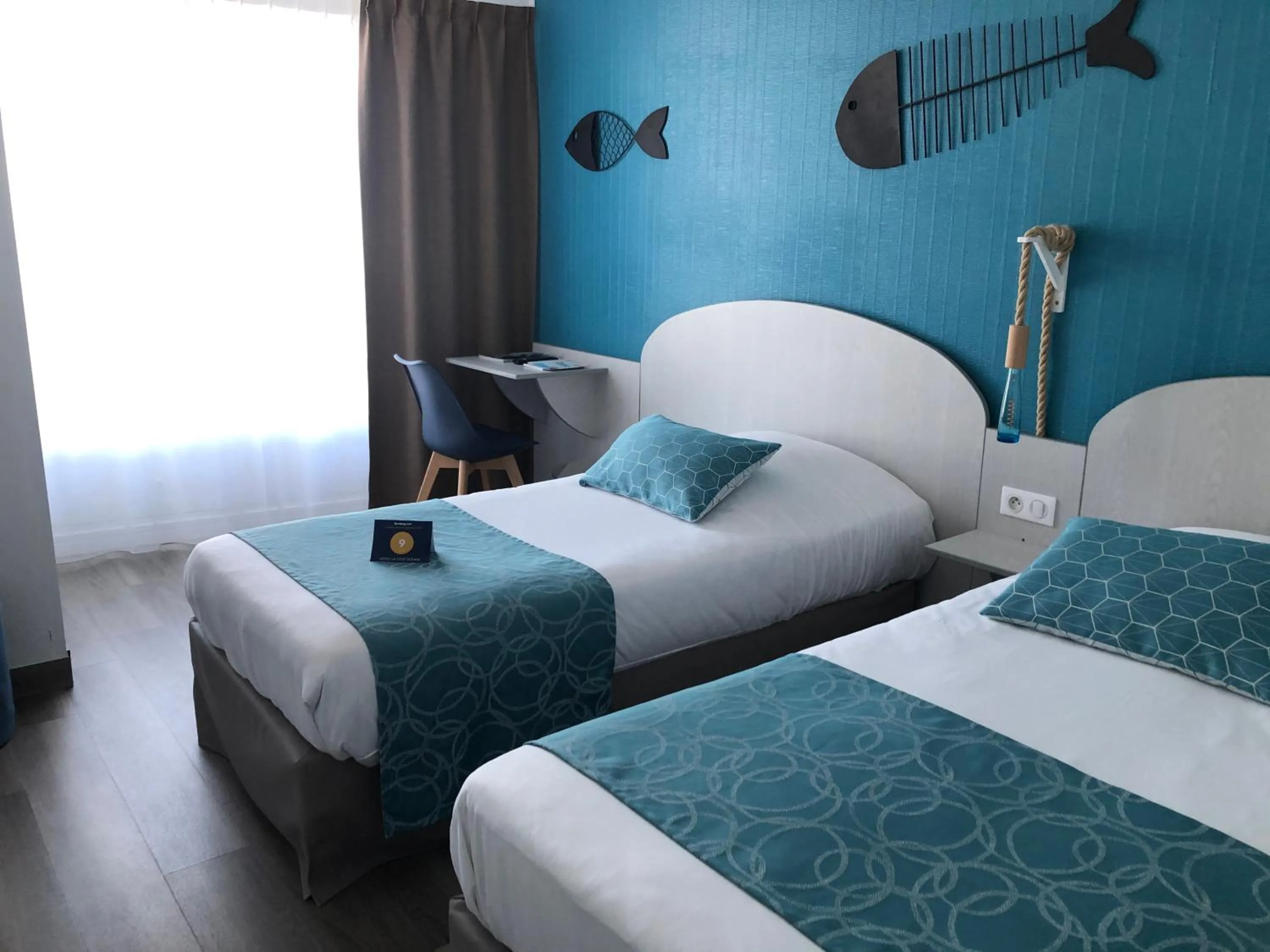 Bed in Hotel La Cote Oceane- Bureau- 250 m plage