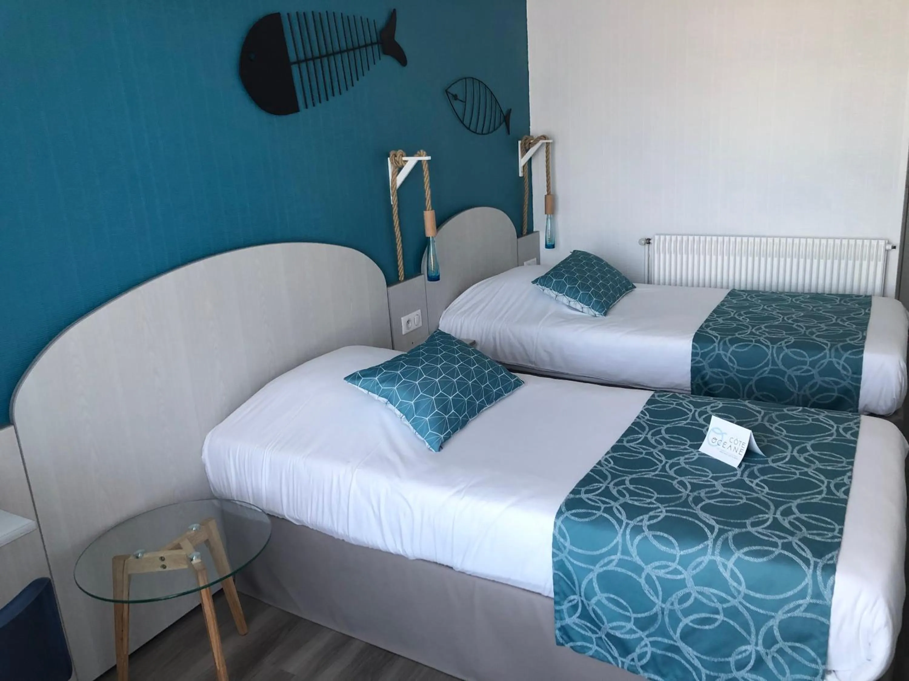 Bed in Hotel La Cote Oceane- Bureau- 250 m plage