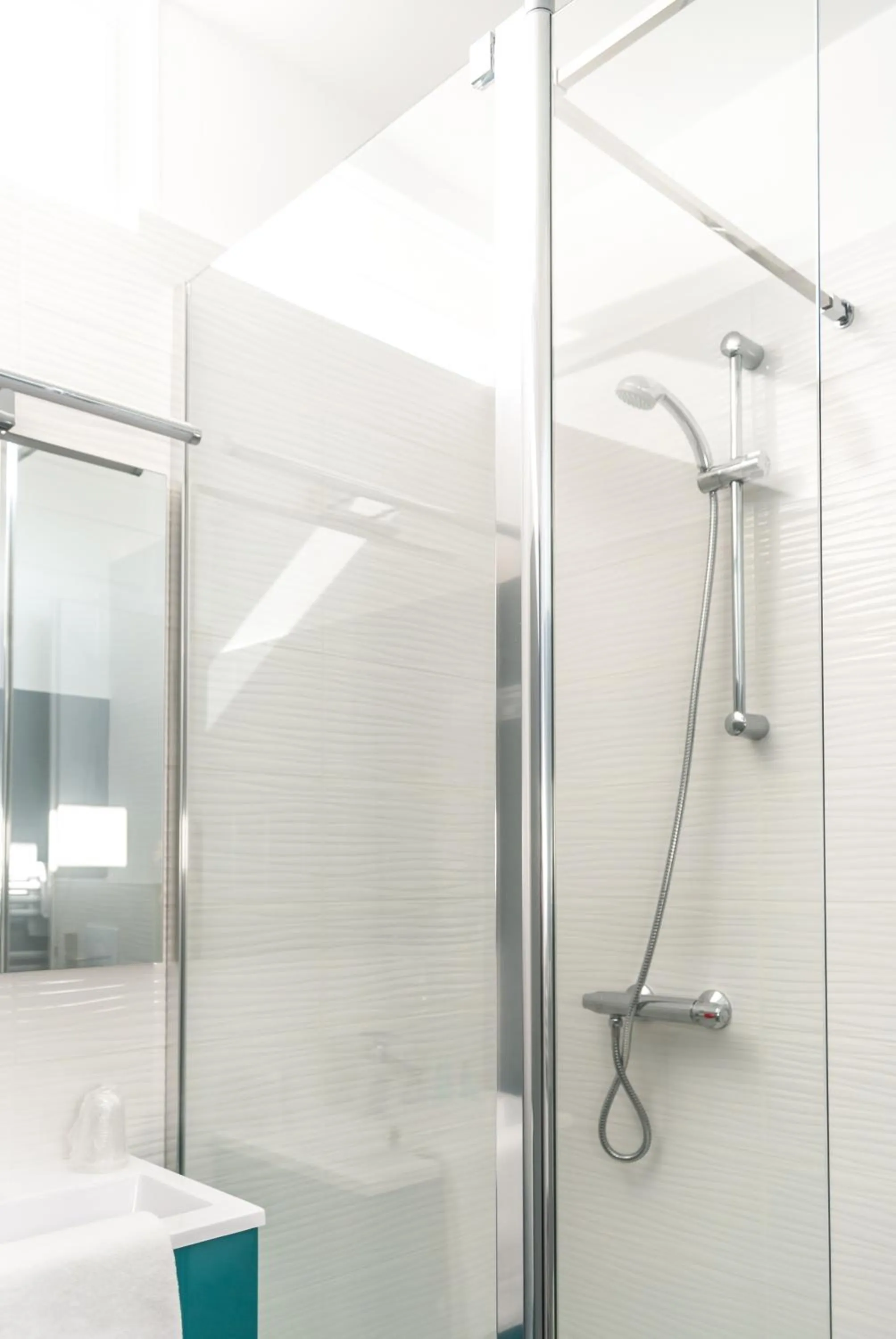 Shower in Hotel La Cote Oceane- Bureau- 250 m plage